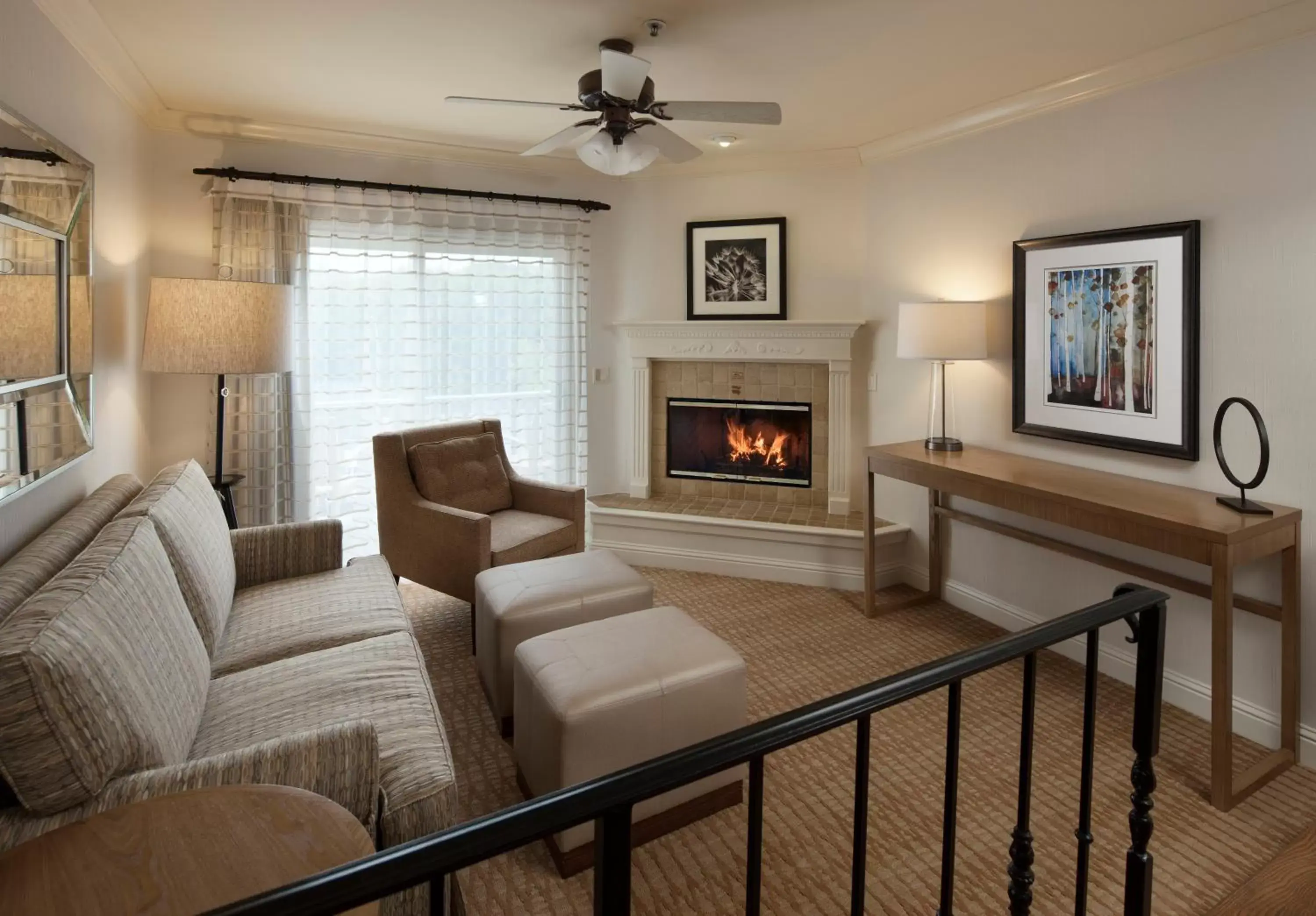 Living room, Seating Area in Pelican Inn & Suites