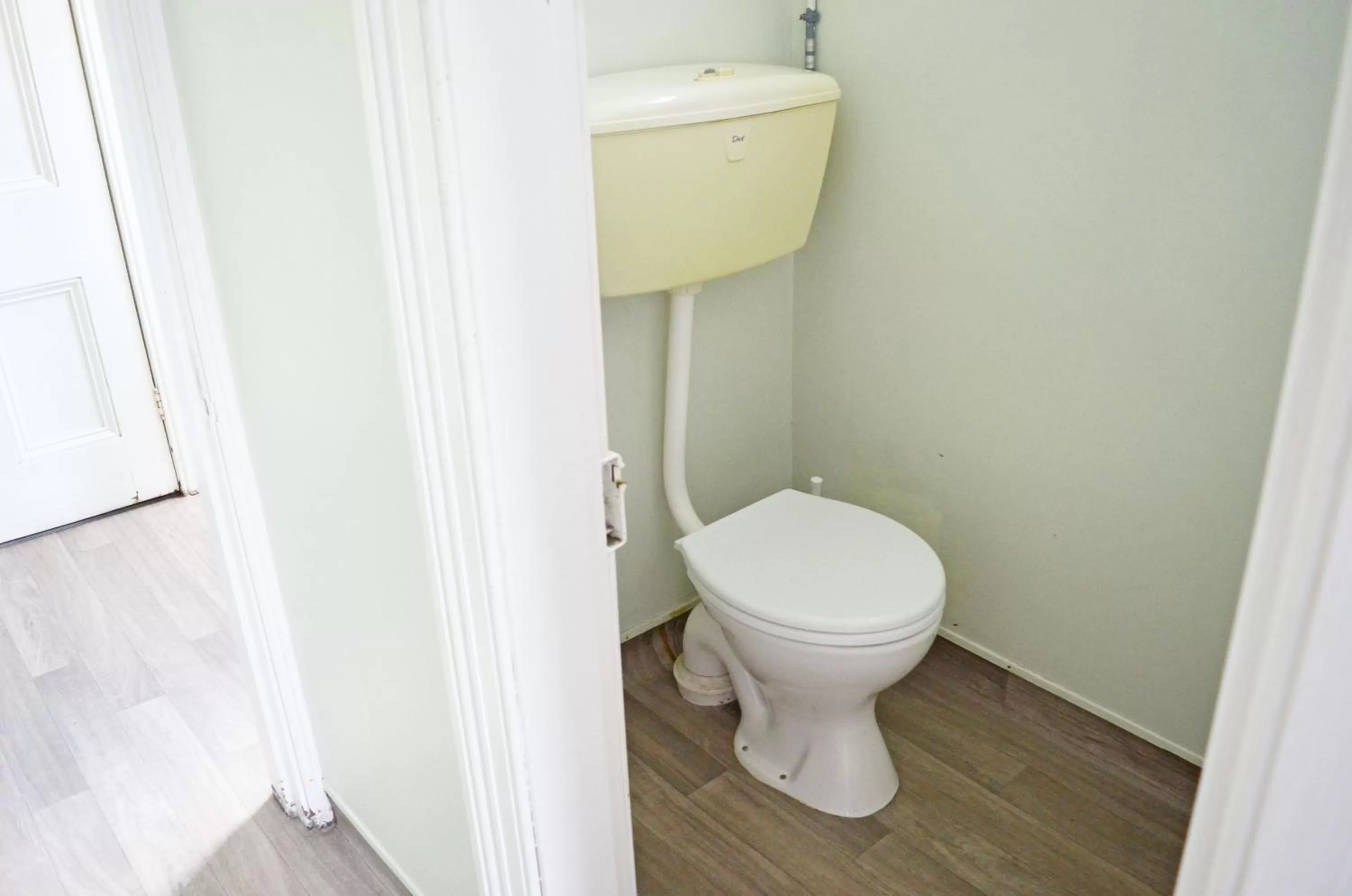 Bathroom in Braemar House B&B and YHA Hostel