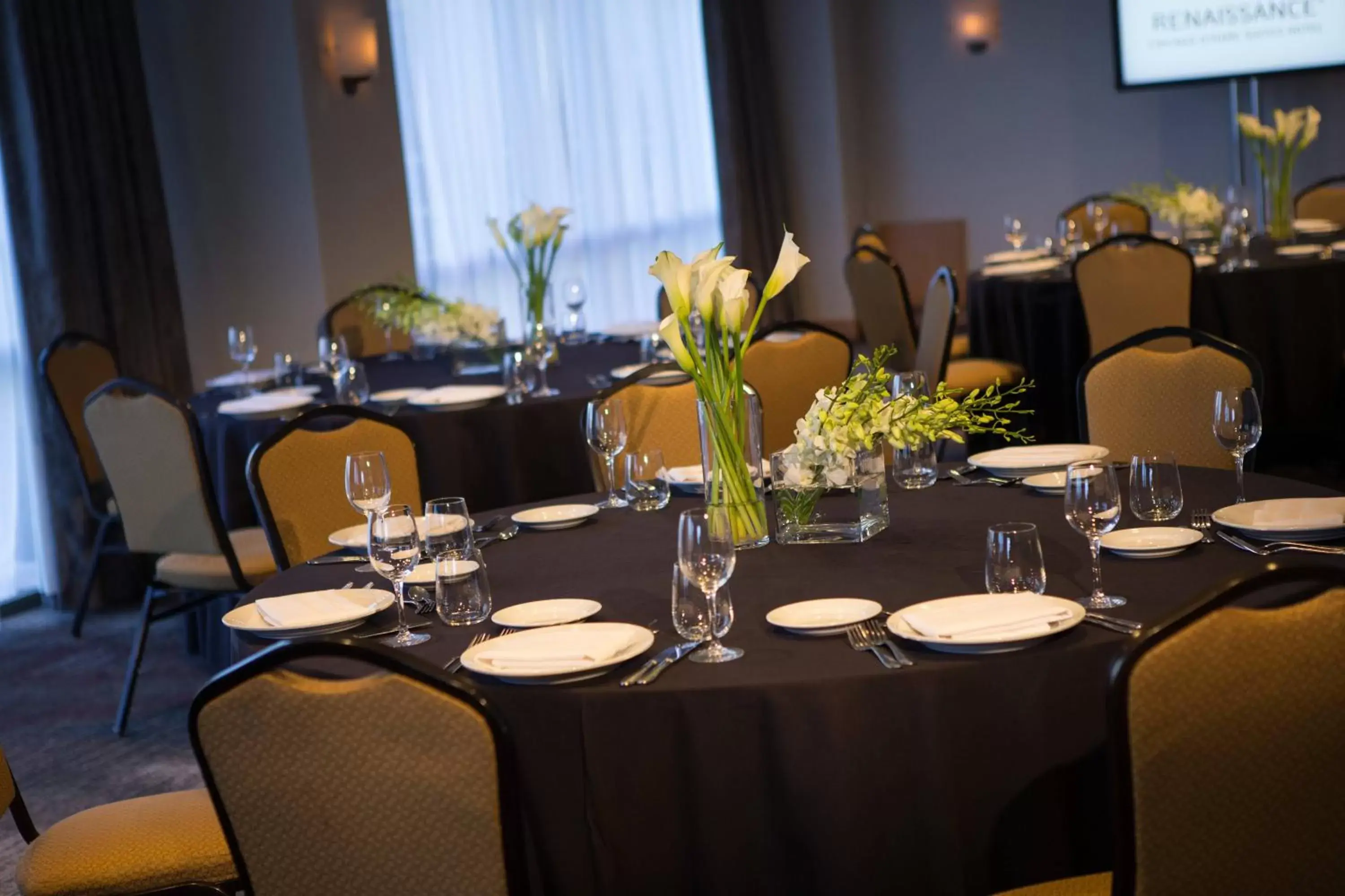 Meeting/conference room, Restaurant/Places to Eat in Renaissance Chicago O'Hare Suites Hotel