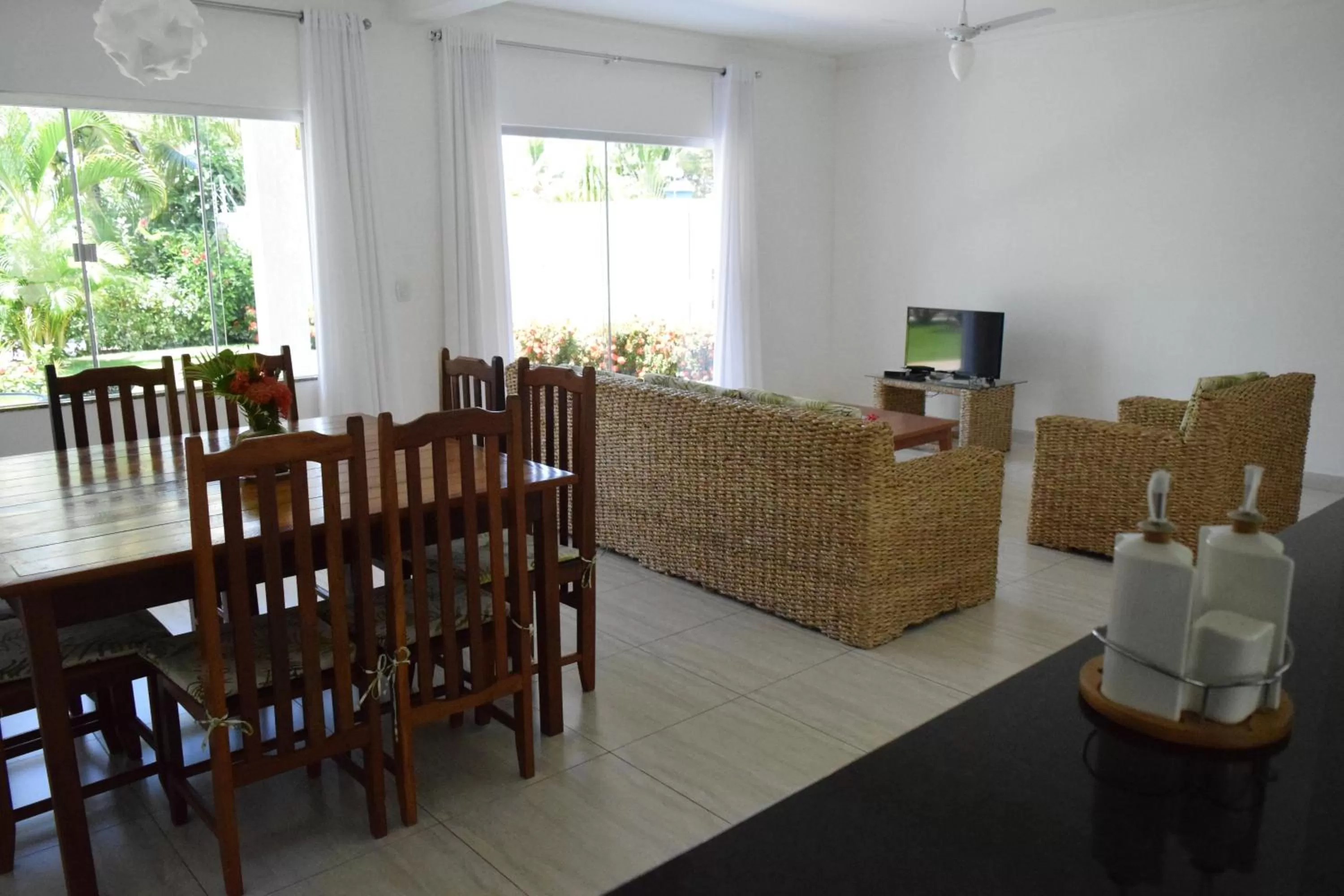 TV and multimedia in Porto Luar