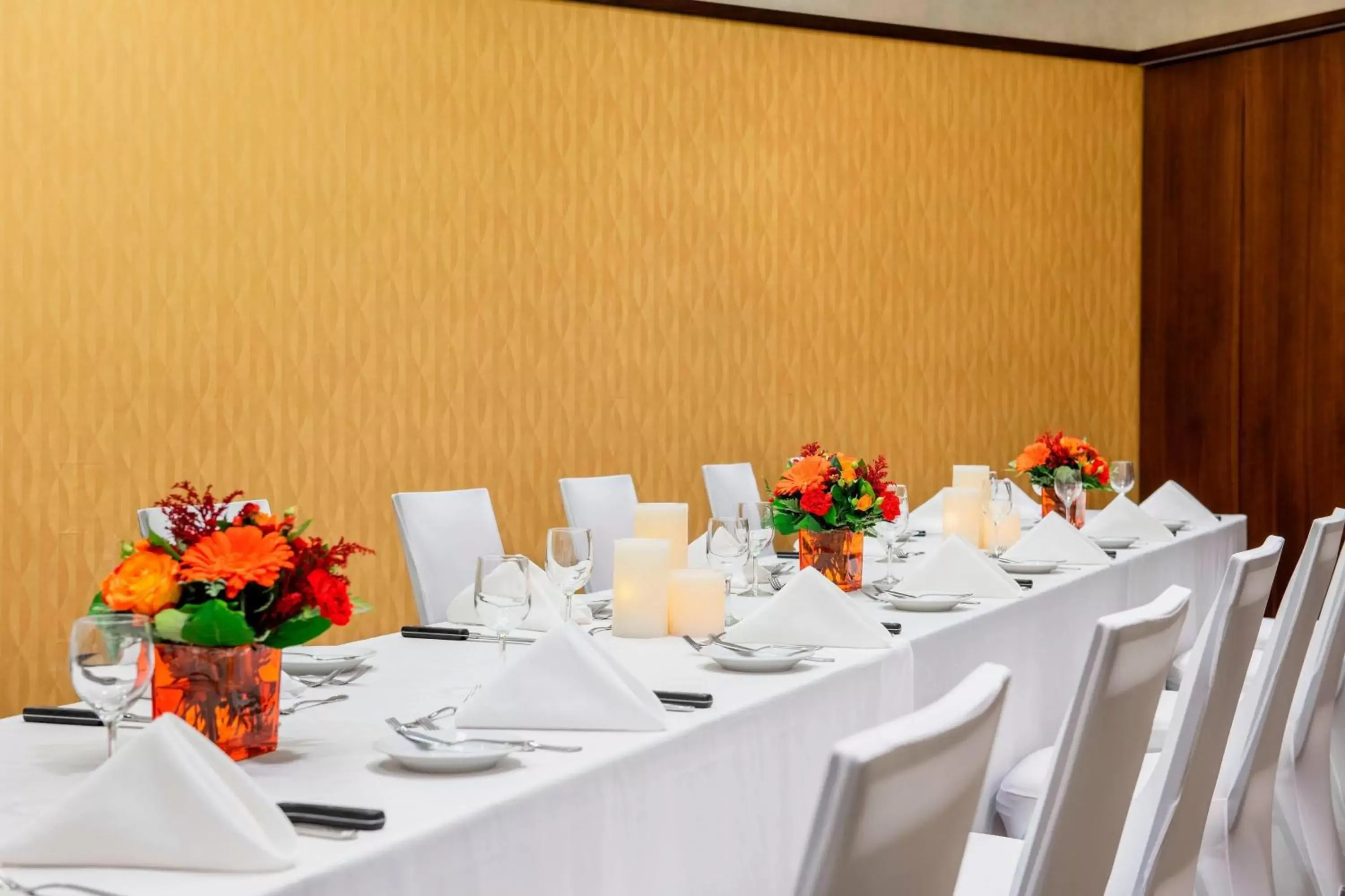 Banquet/Function facilities, Restaurant/Places to Eat in Courtyard by Marriott Calgary Airport