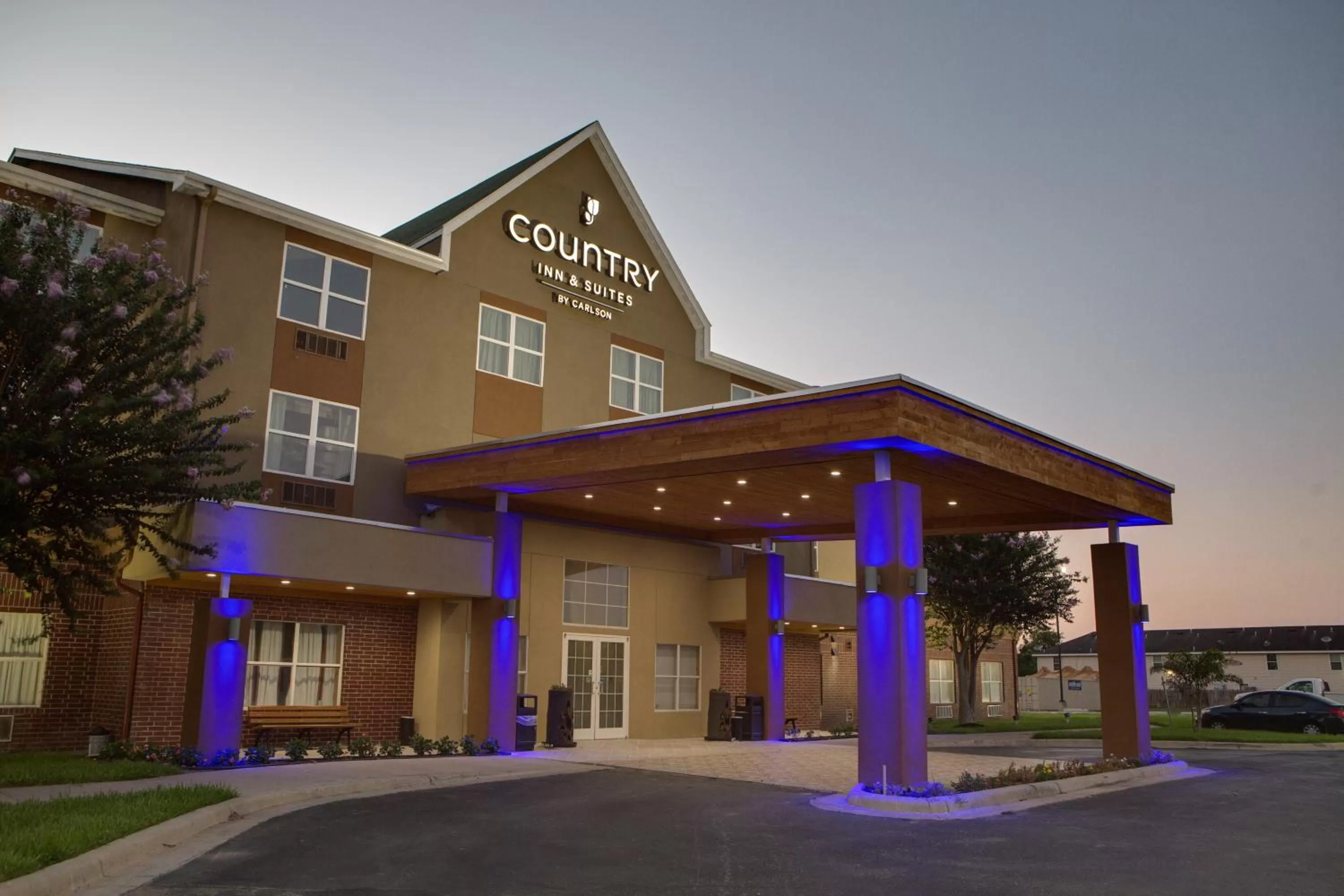 Facade/entrance in Country Inn & Suites by Radisson, Harlingen, TX