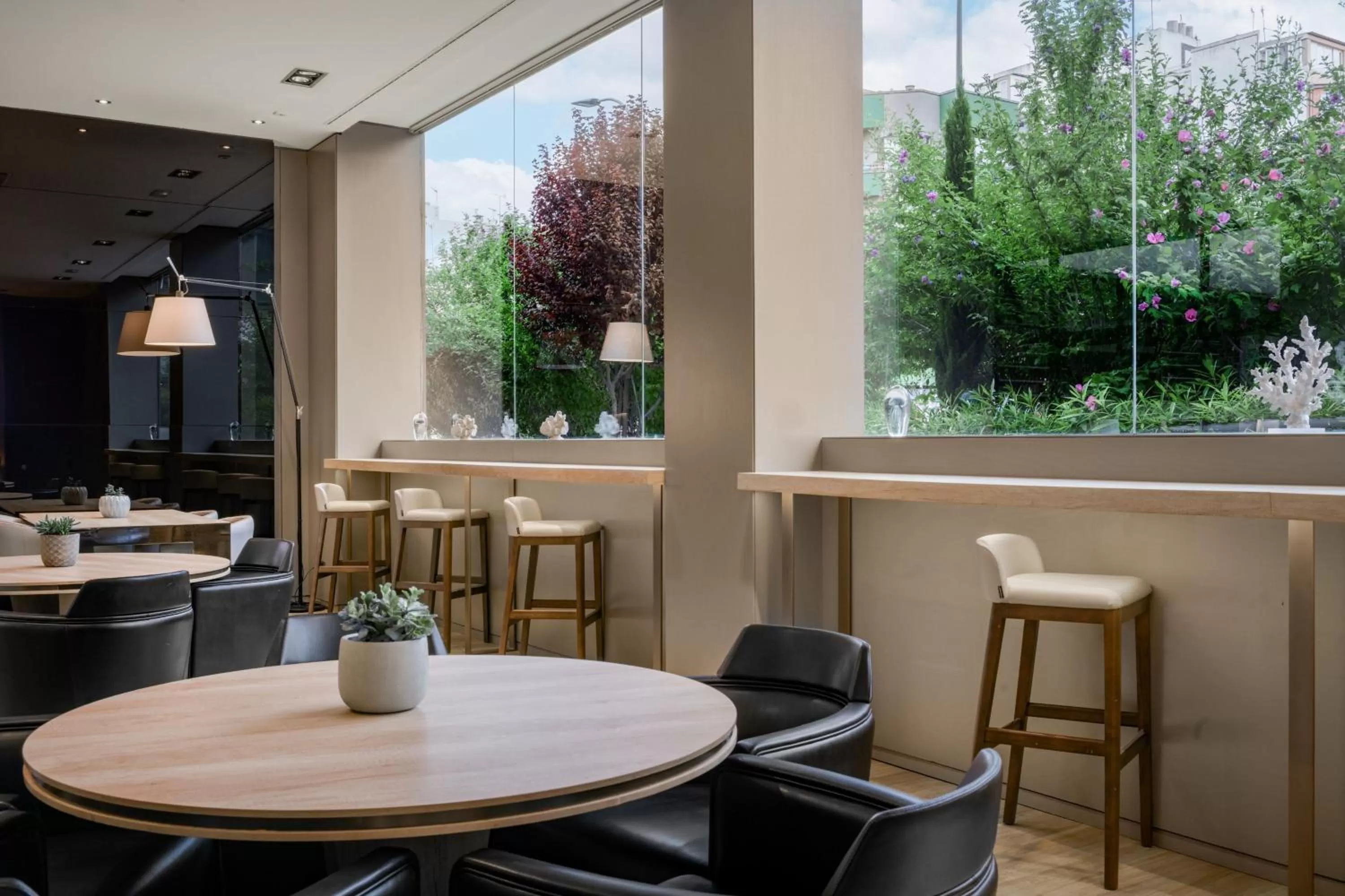 Lounge or bar in AC Hotel Ciutat de Palma by Marriott