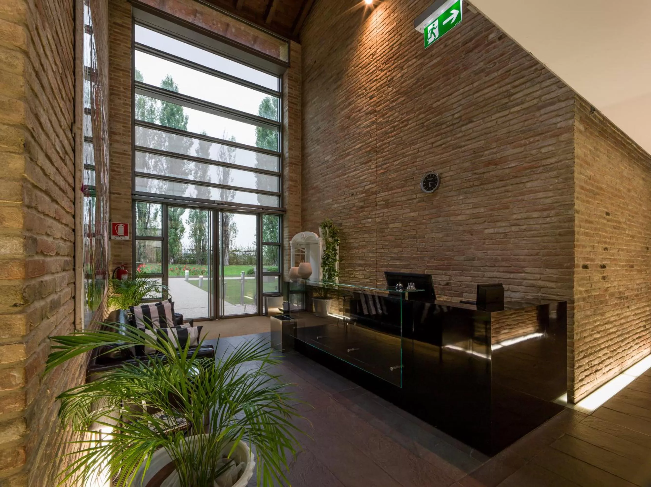 Lobby or reception in Best Western Hotel Green City