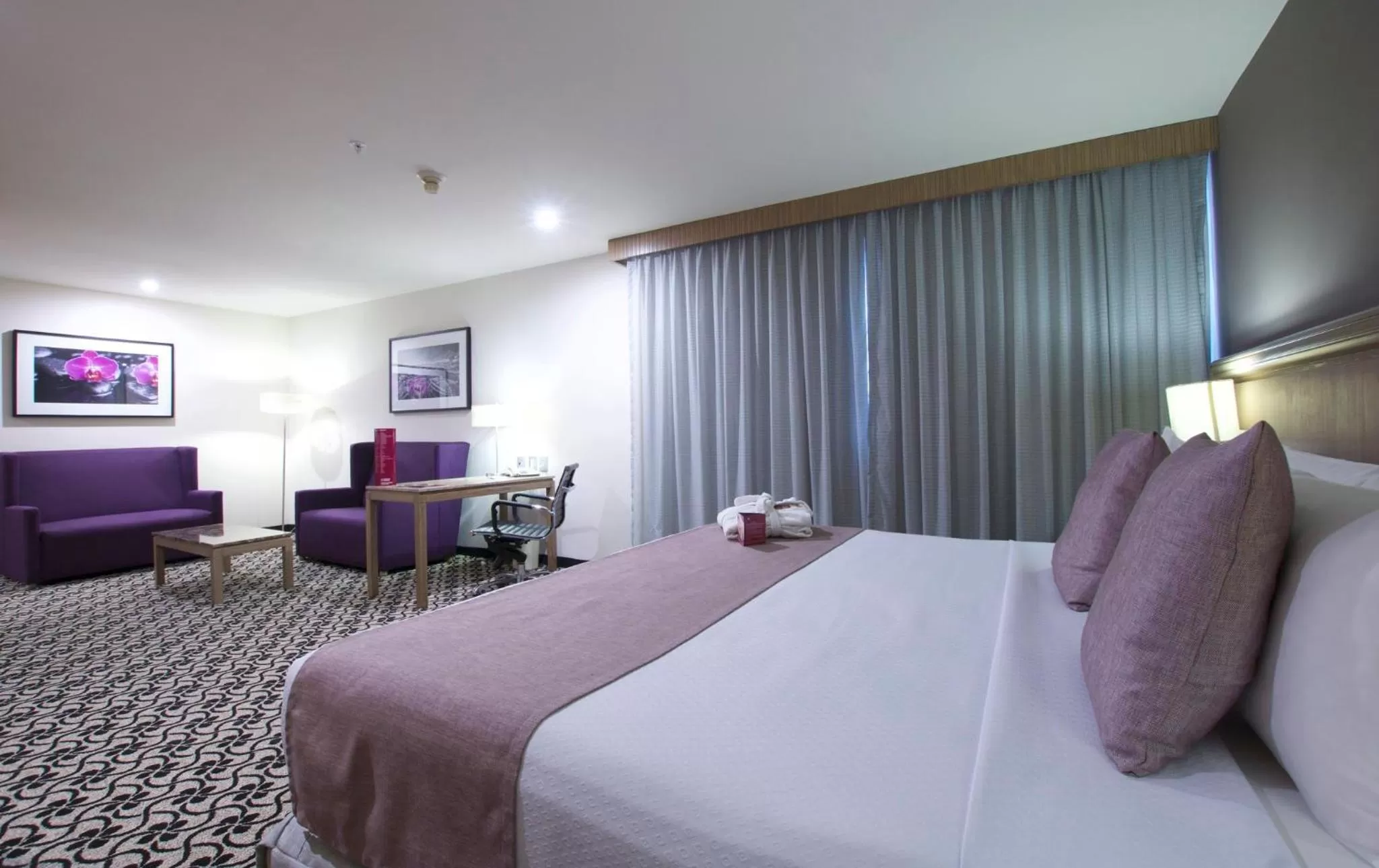 Photo of the whole room, Bed in Crowne Plaza Hotel Mexico City North-Tlalnepantla, an IHG Hotel