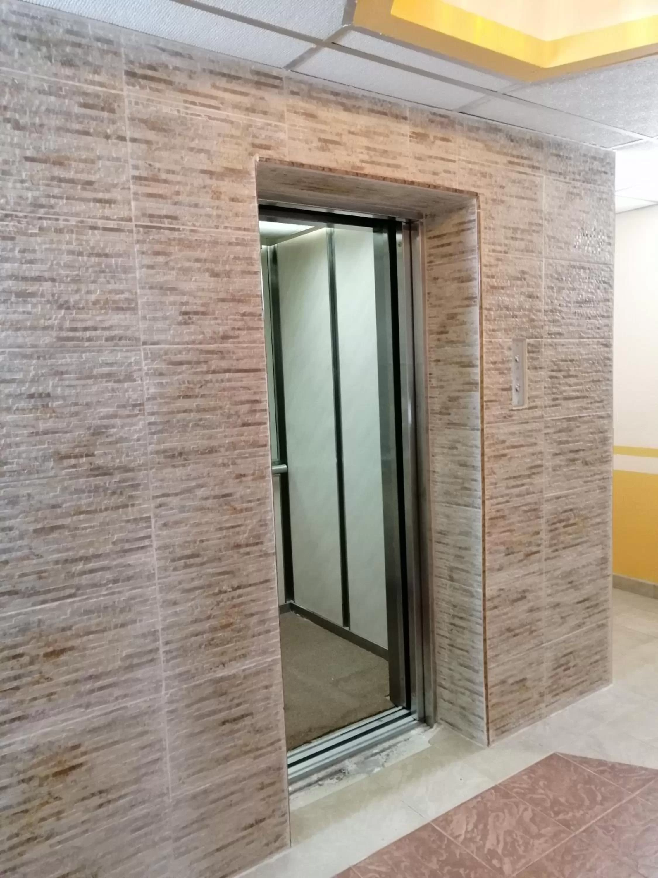 Facade/entrance in Hotel Astromundo