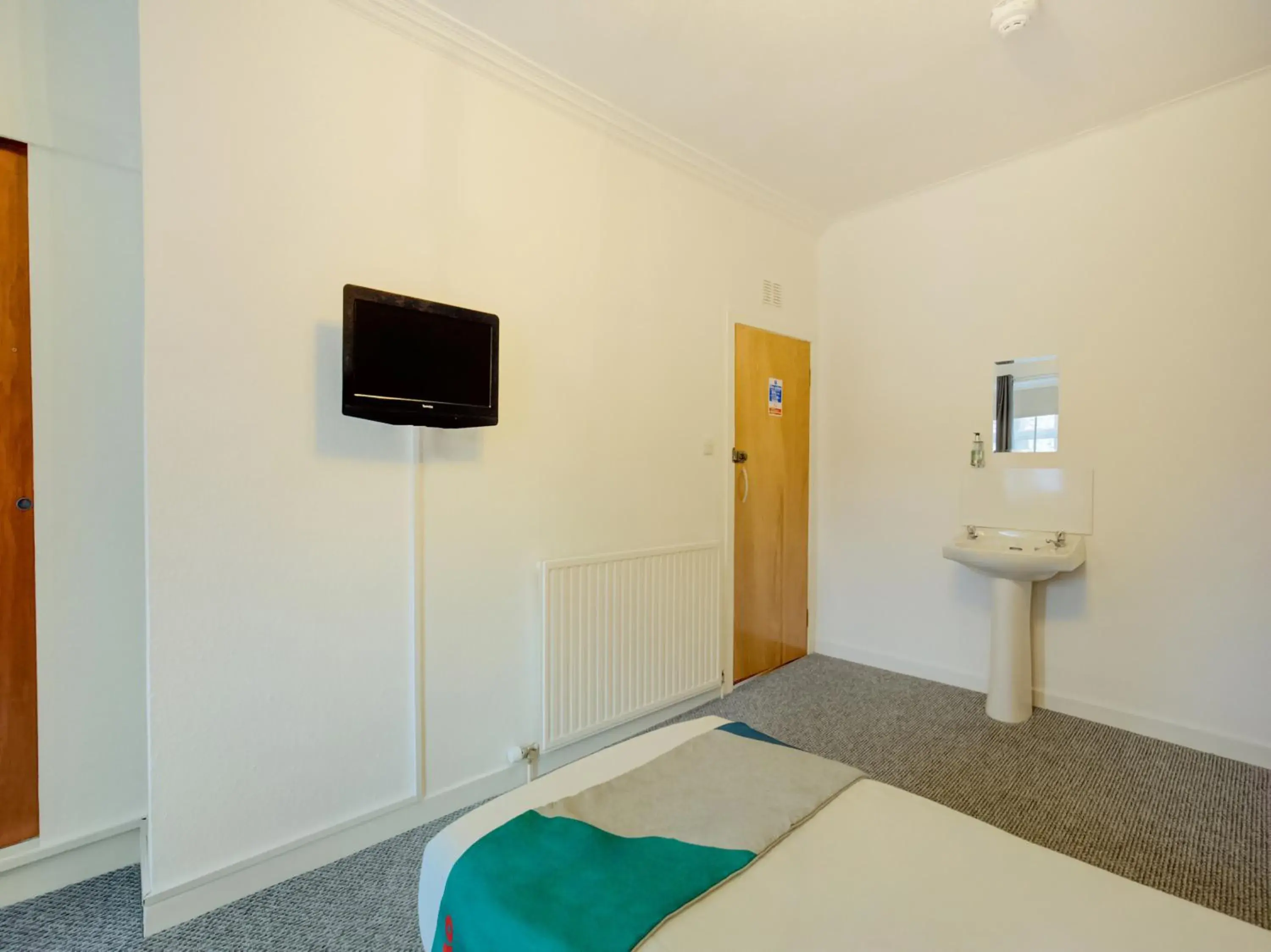 Bedroom, Bed in OYO Eastbank Hotel, Speyside Scotland