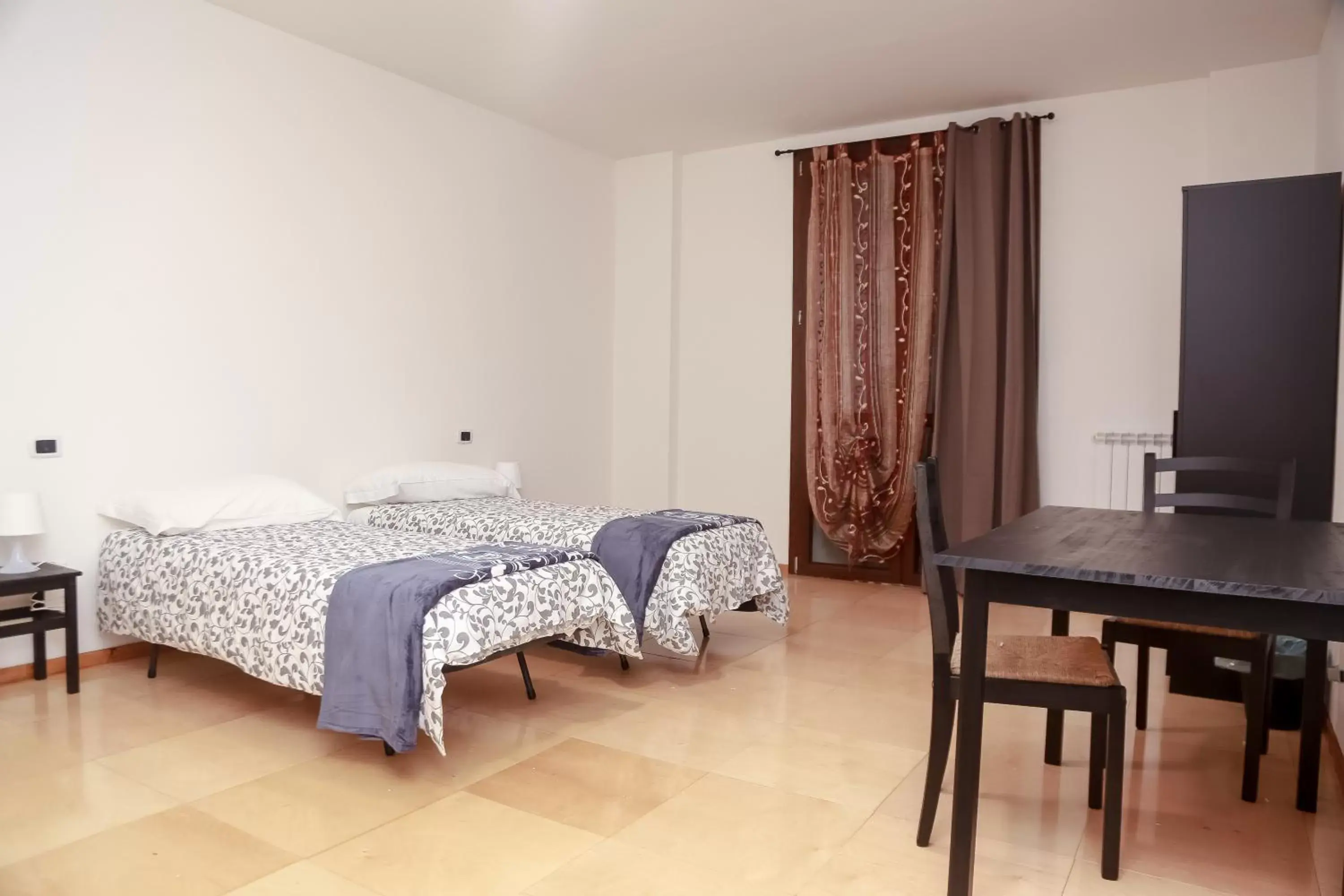 King Room with Roll-In Shower - Disability Access in La Boheme Hotel King Room with Roll-In Shower - Disability Access in La Boheme Hotel