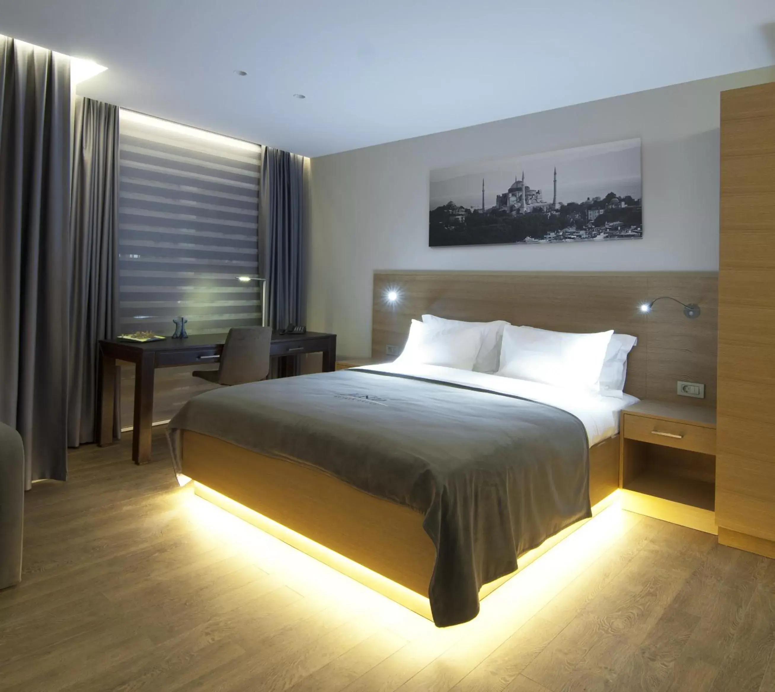 Photo of the whole room, Bed in Endless Suites Taksim