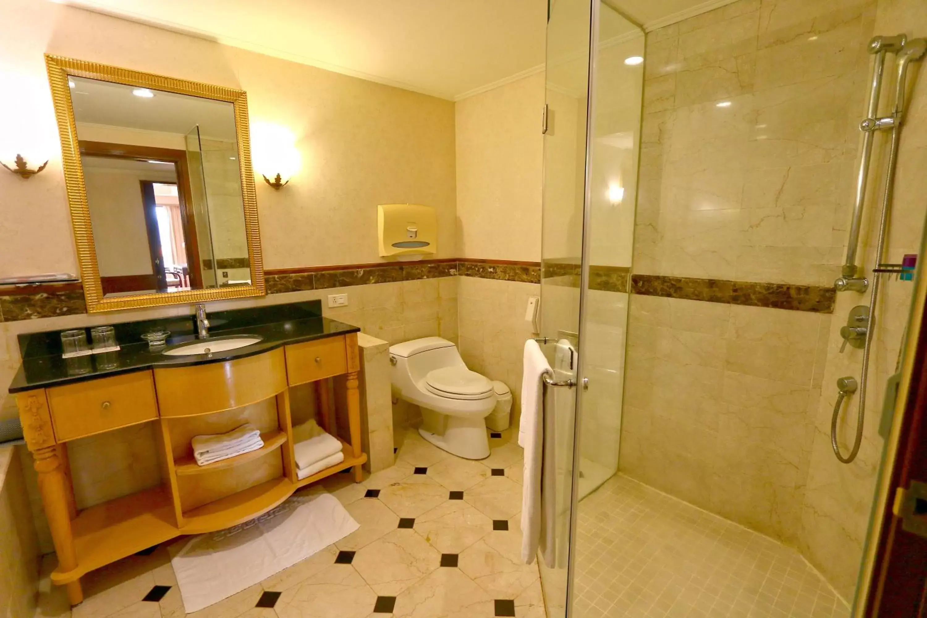 Shower, Bathroom in Rido Hotel