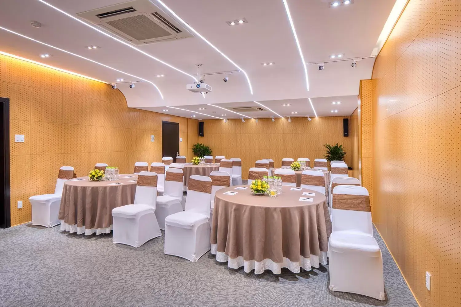 Banquet/Function facilities in Vien Dong Hotel