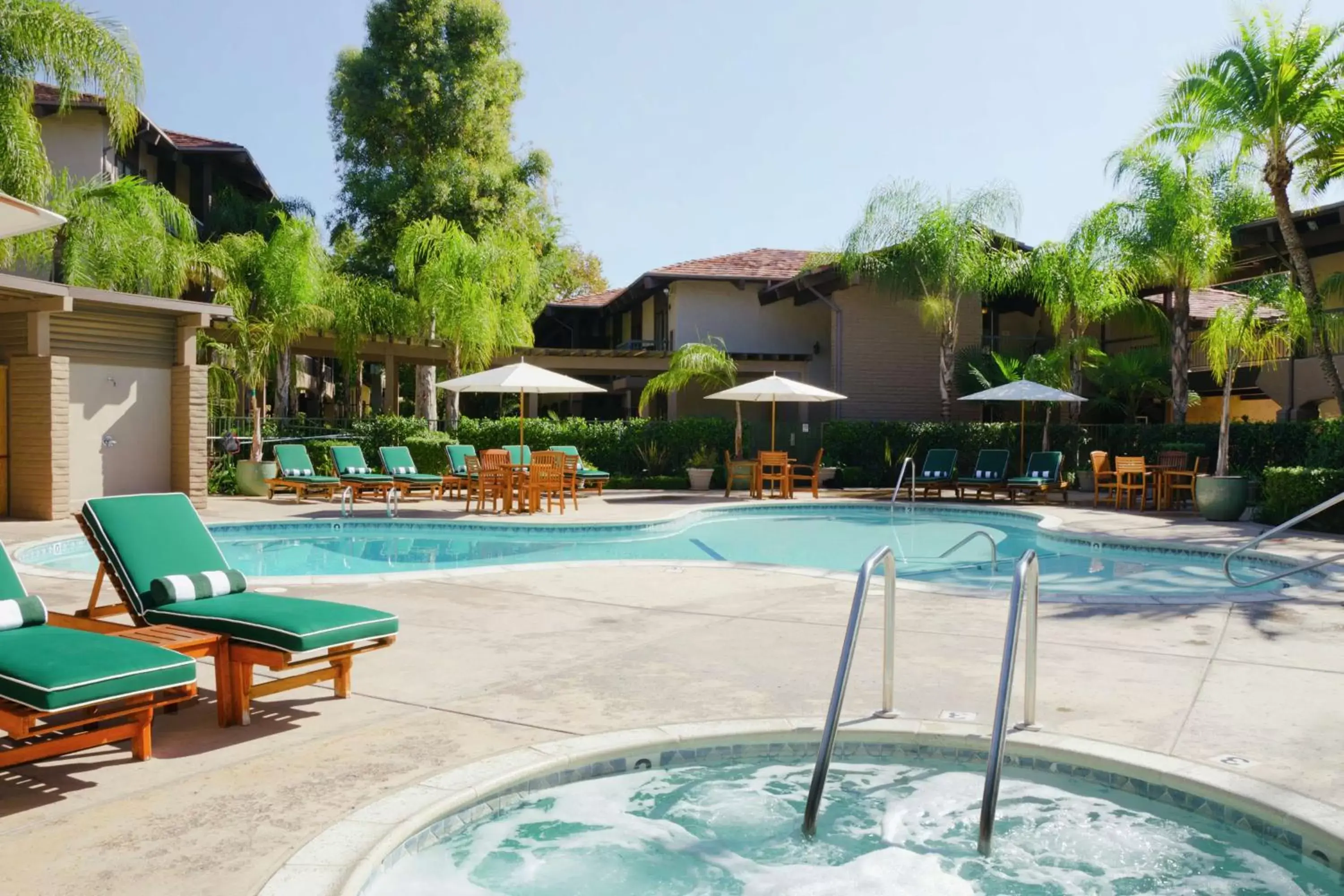 Pool view, Swimming Pool in DoubleTree by Hilton Claremont