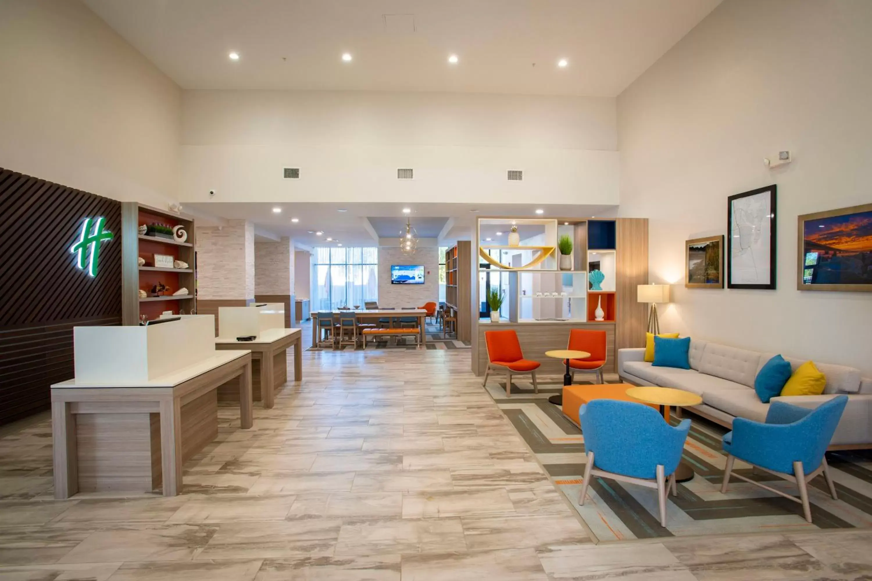 Property building, Lobby/Reception in Holiday Inn Pensacola - University Area, an IHG Hotel