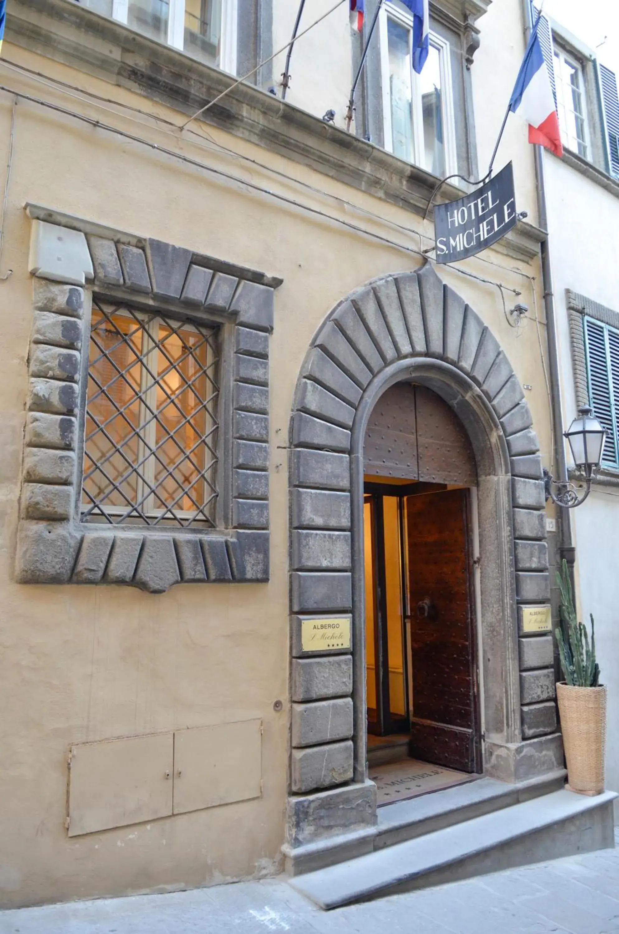 Facade/entrance in Hotel San Michele