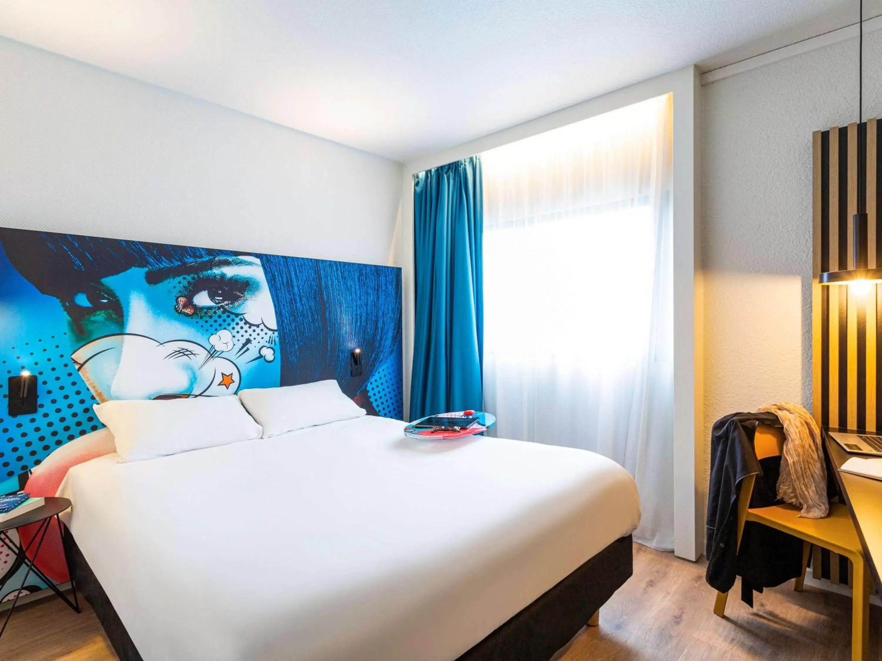 Photo of the whole room, Bed in ibis Styles Bordeaux Sud