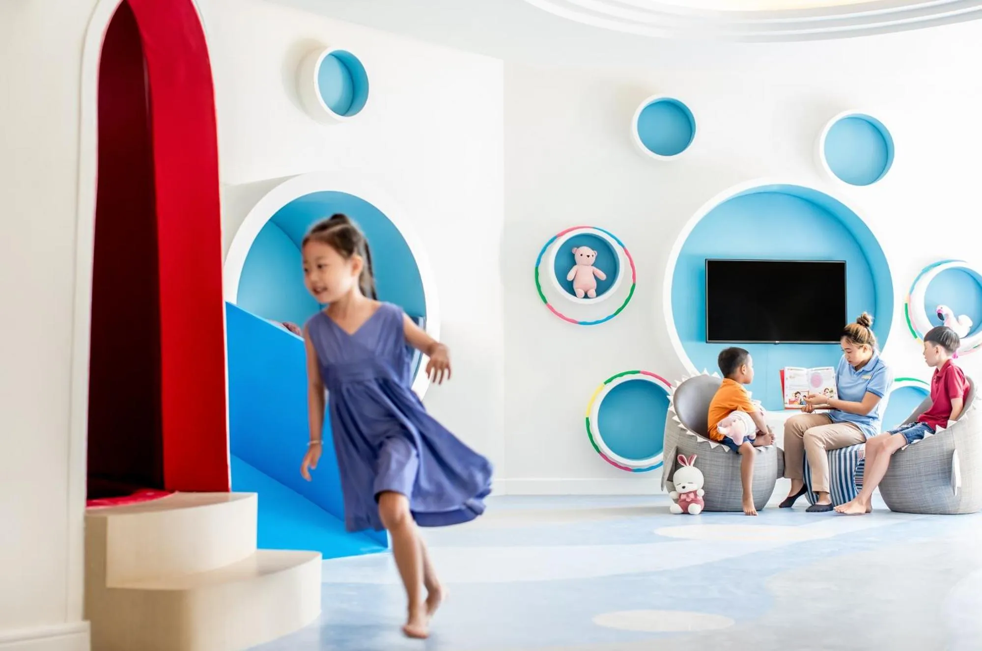 Staff in InterContinental Phu Quoc Long Beach Resort by IHG