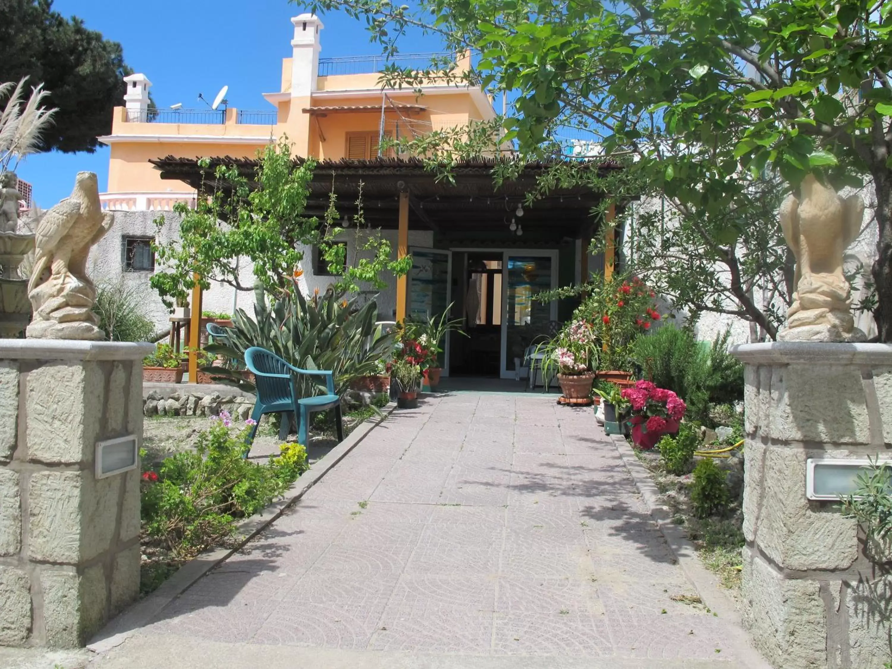 Facade/entrance, Property Building in Aparthotel Villa Marinù