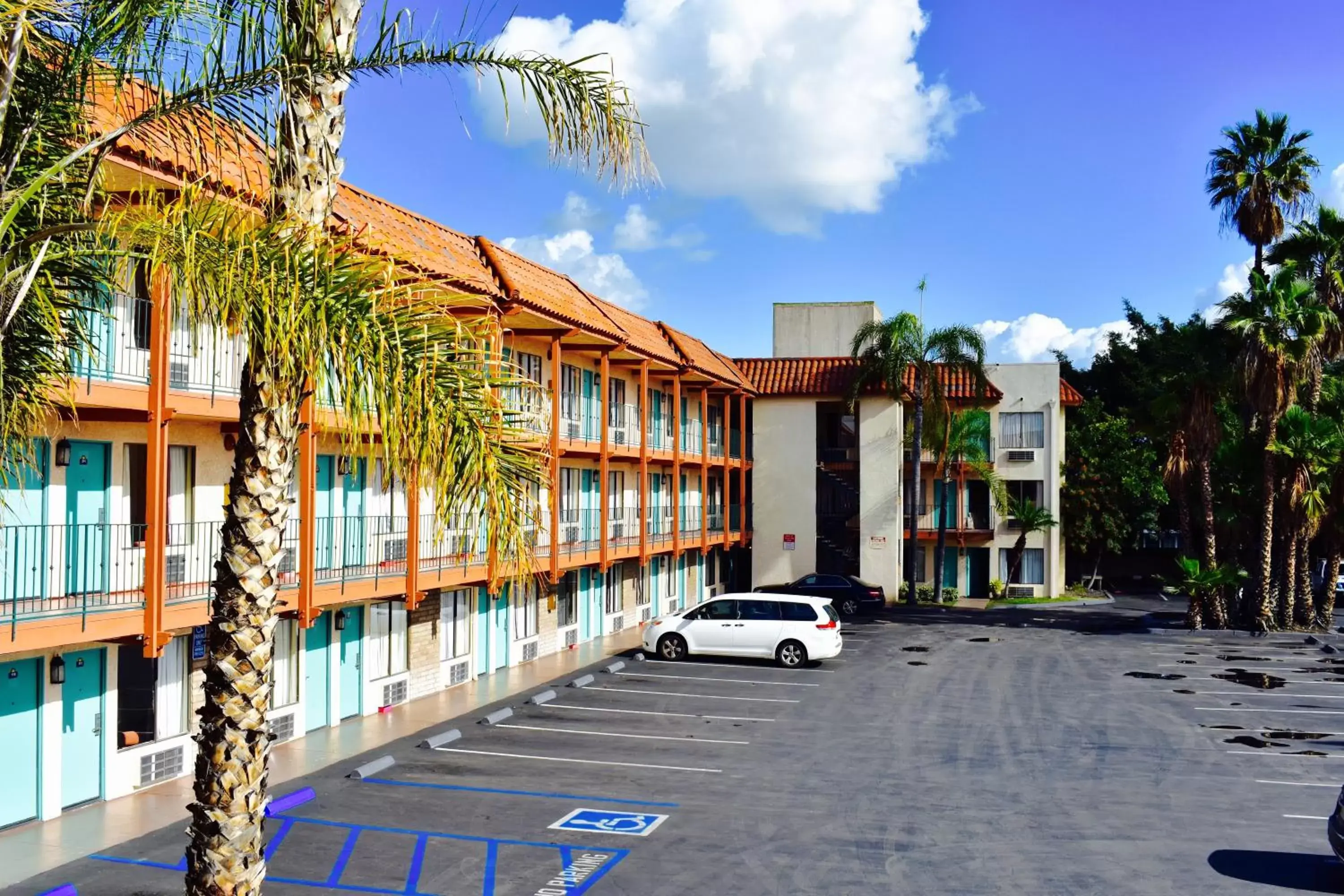 Floor plan in Days Inn by Wyndham Anaheim Near the Park