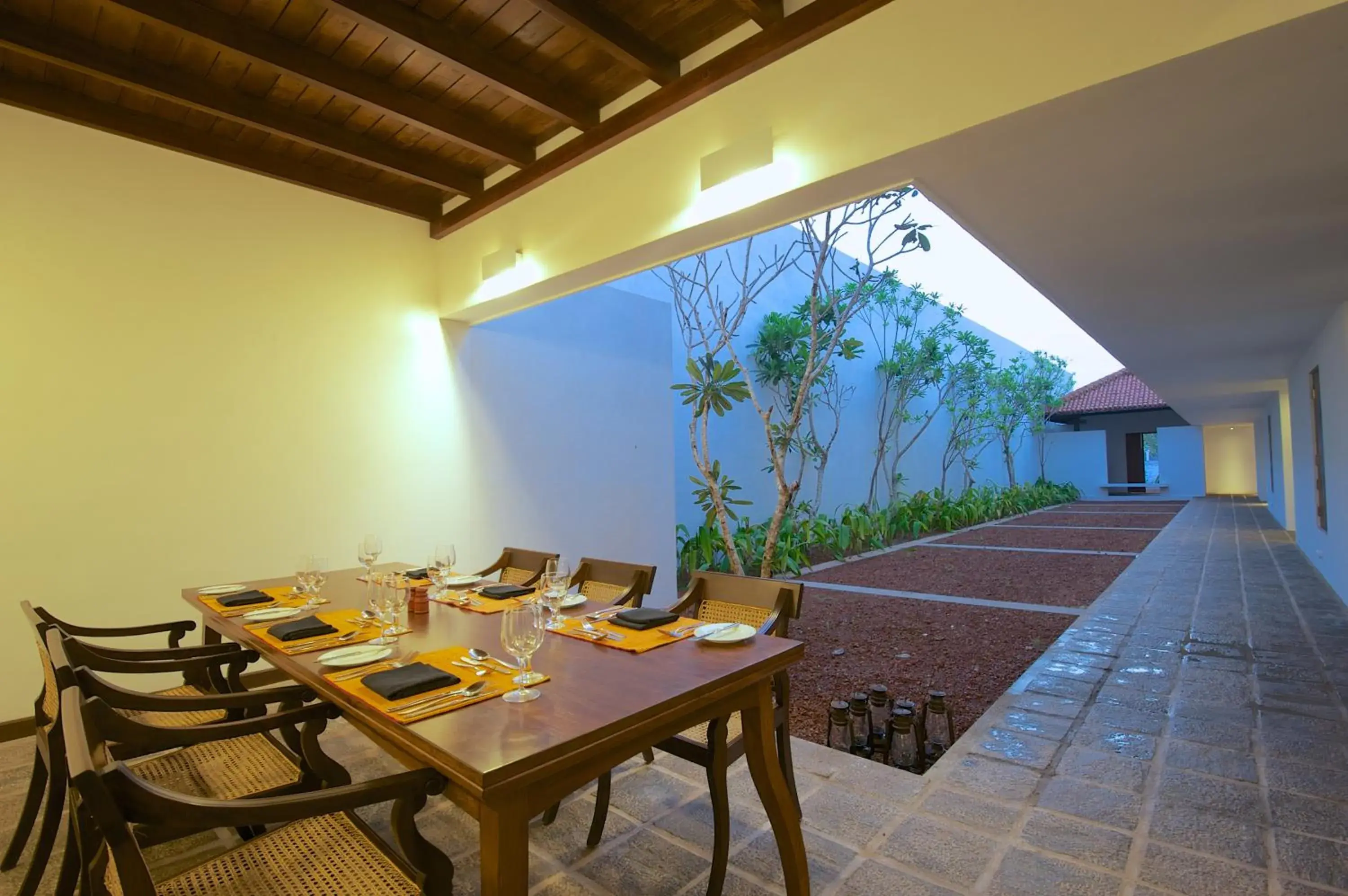 Restaurant/places to eat in Jetwing Thalahena Villas