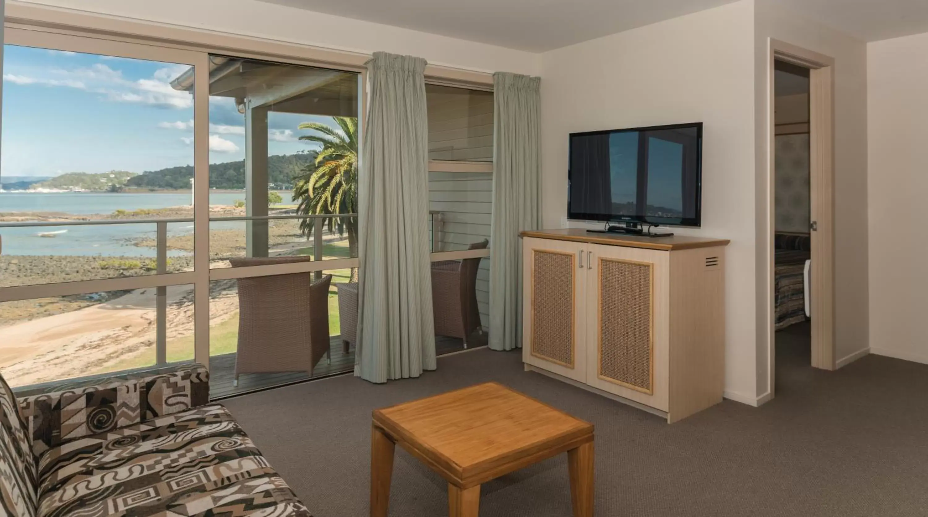 Living room, TV/Entertainment Center in Copthorne Hotel & Resort Bay Of Islands