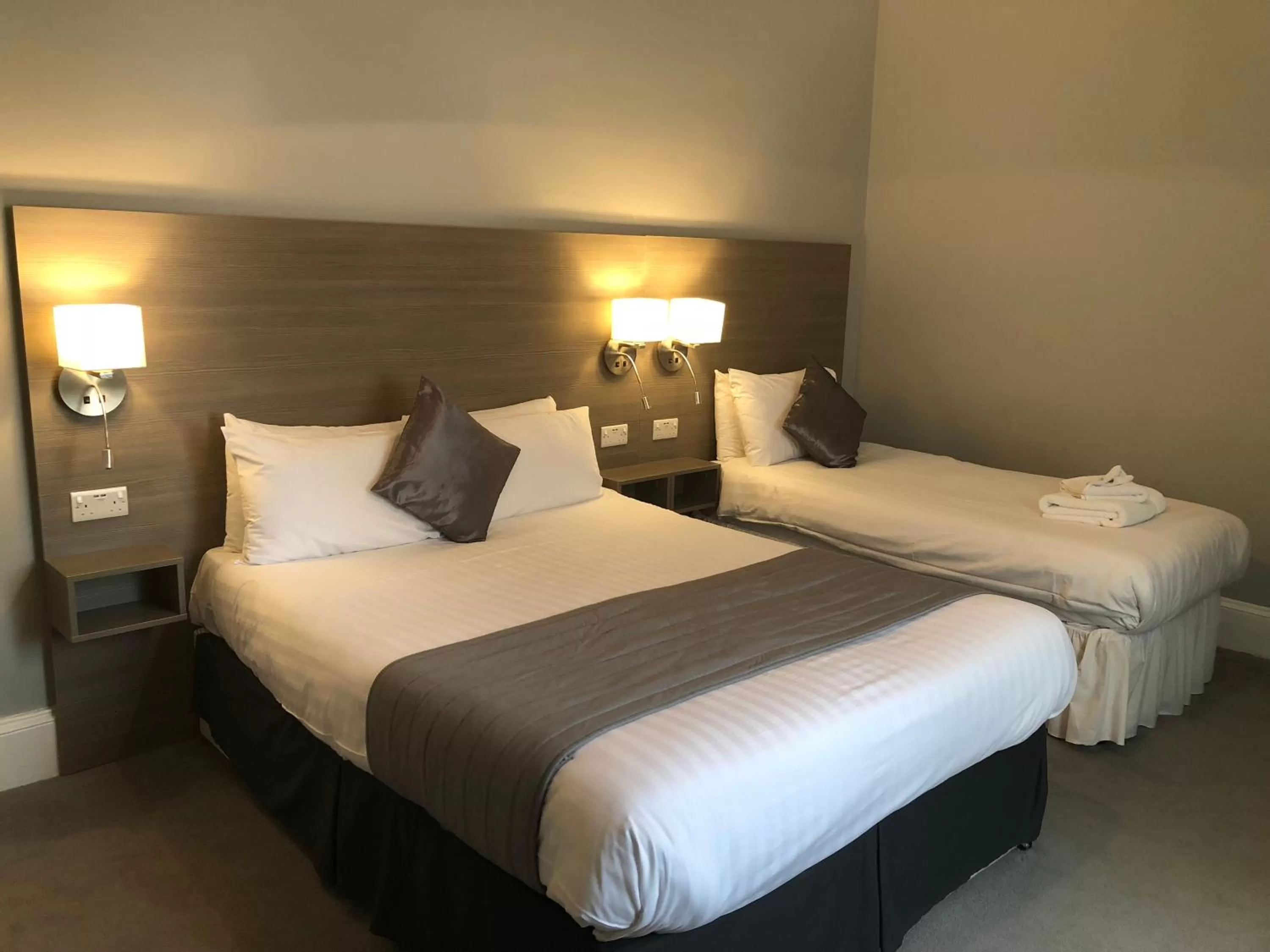 Bedroom, Bed in Cottonwood Boutique