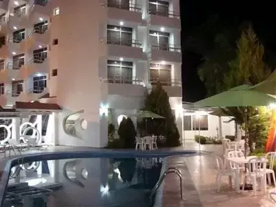 Swimming Pool in Leo Hotel