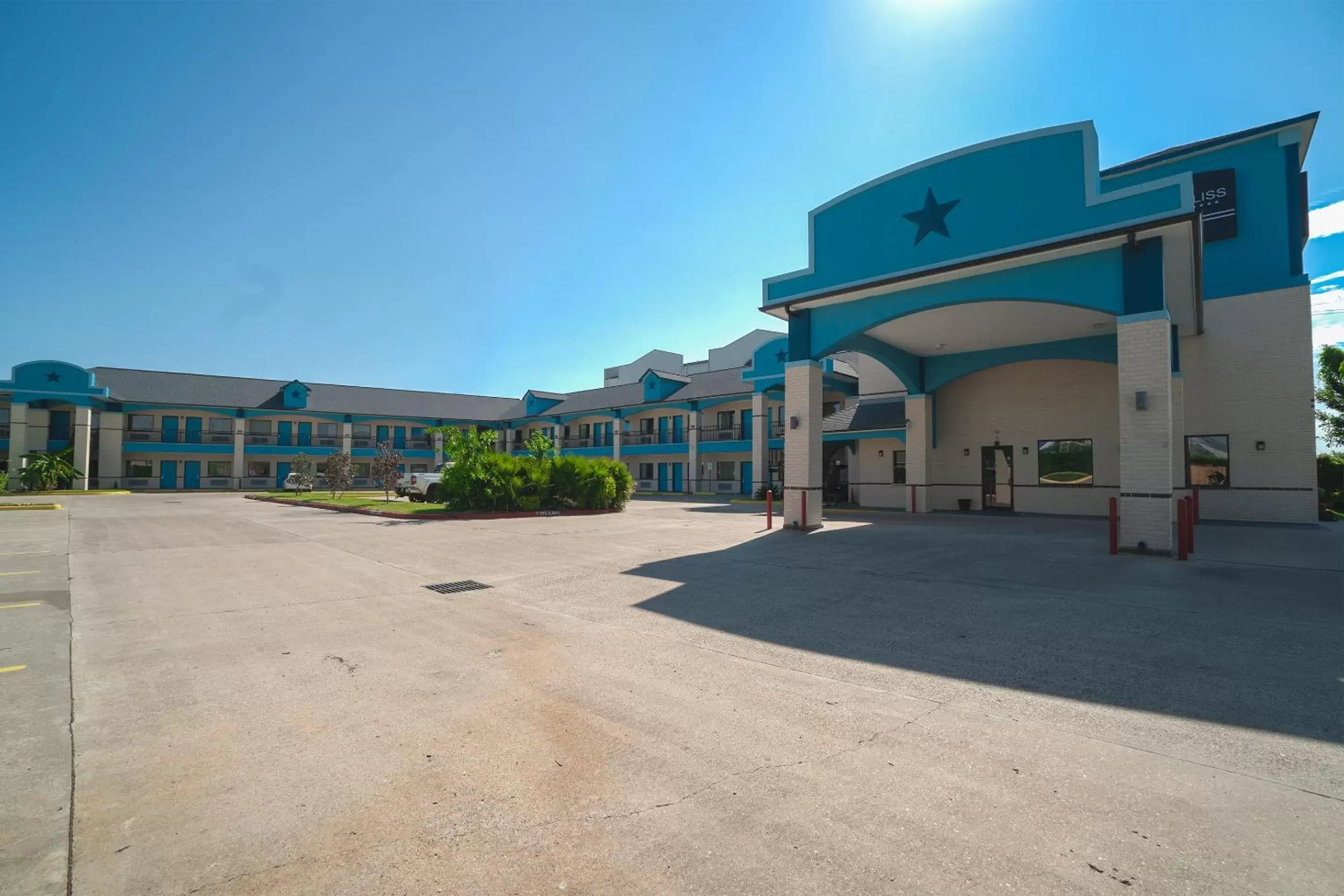 Facade/entrance, Property Building in Hotel Bliss Kemah Boardwalk by OYO