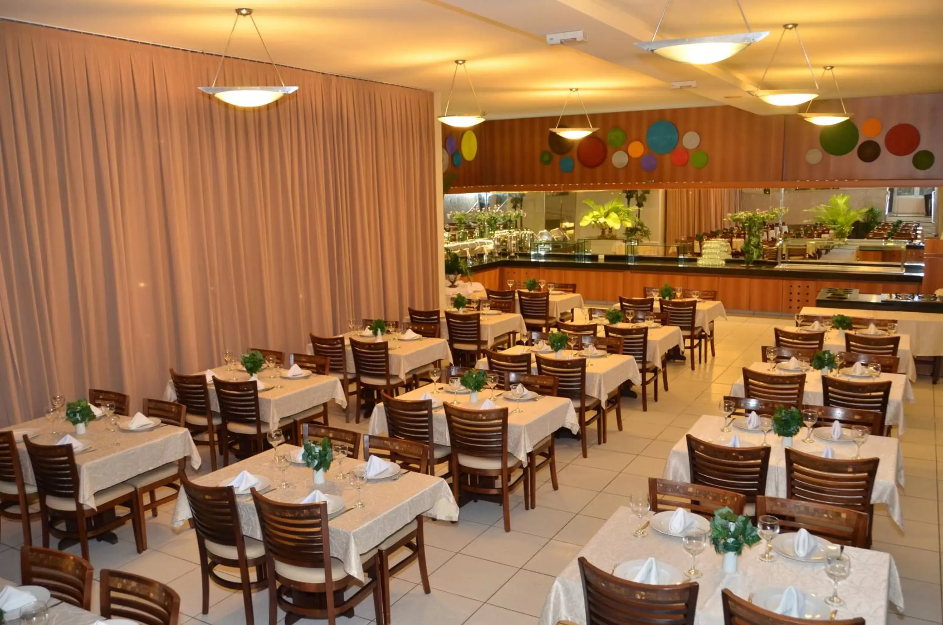 Restaurant/Places to Eat in Arituba Park Hotel