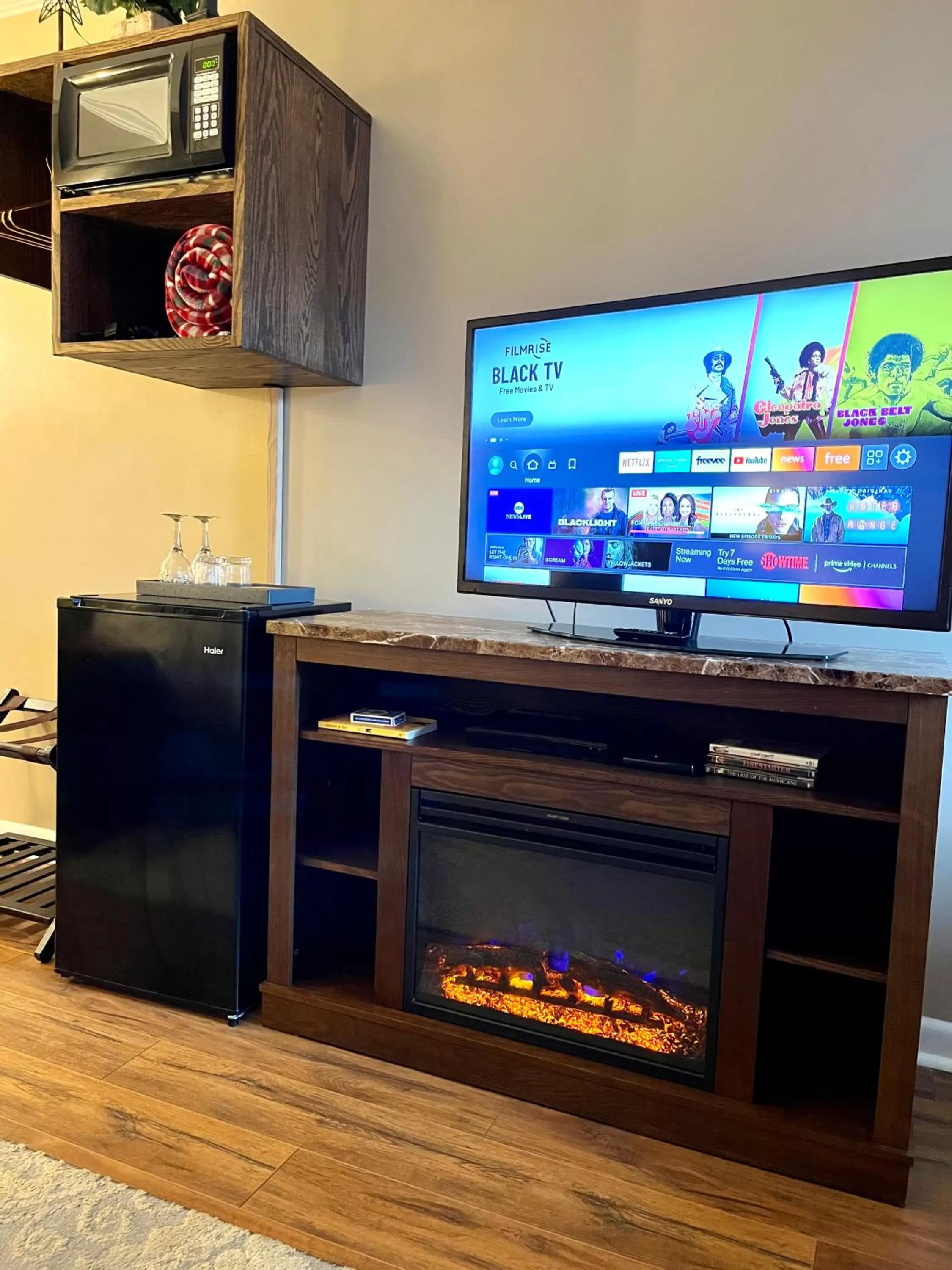 TV and multimedia, TV/Entertainment Center in Grafton Lodge