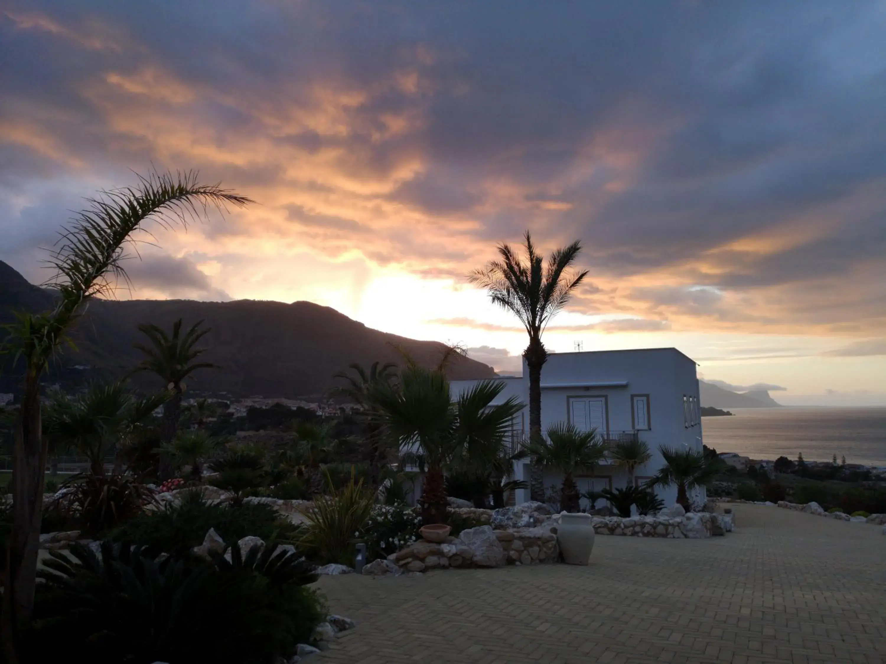 Garden, Sunrise/Sunset in La Blanca Resort & Spa