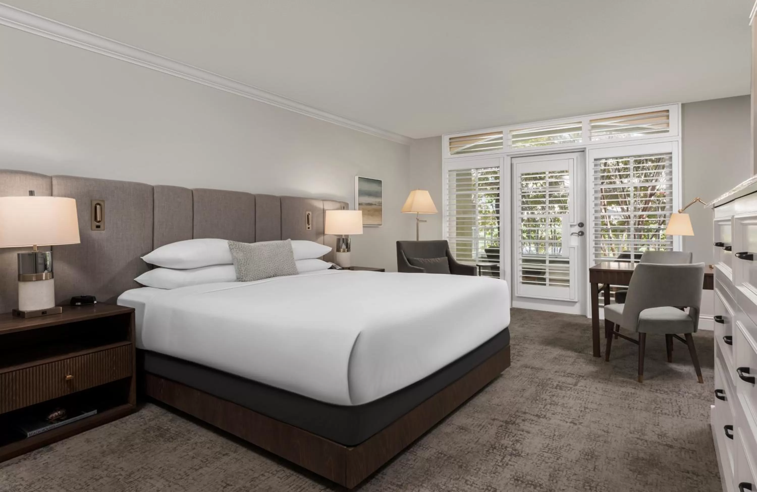 Photo of the whole room, Bed in L'Auberge Del Mar Resort and Spa