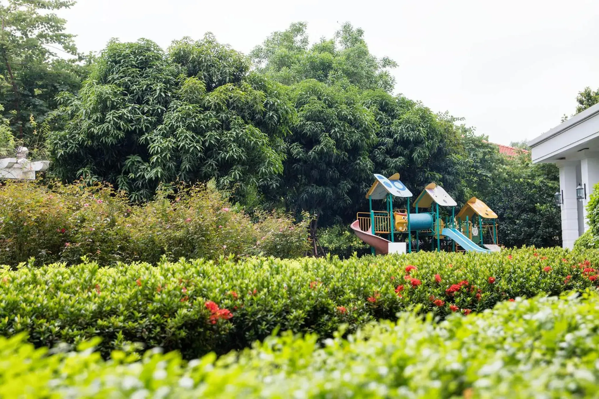 Garden in Elegant Suites Westlake