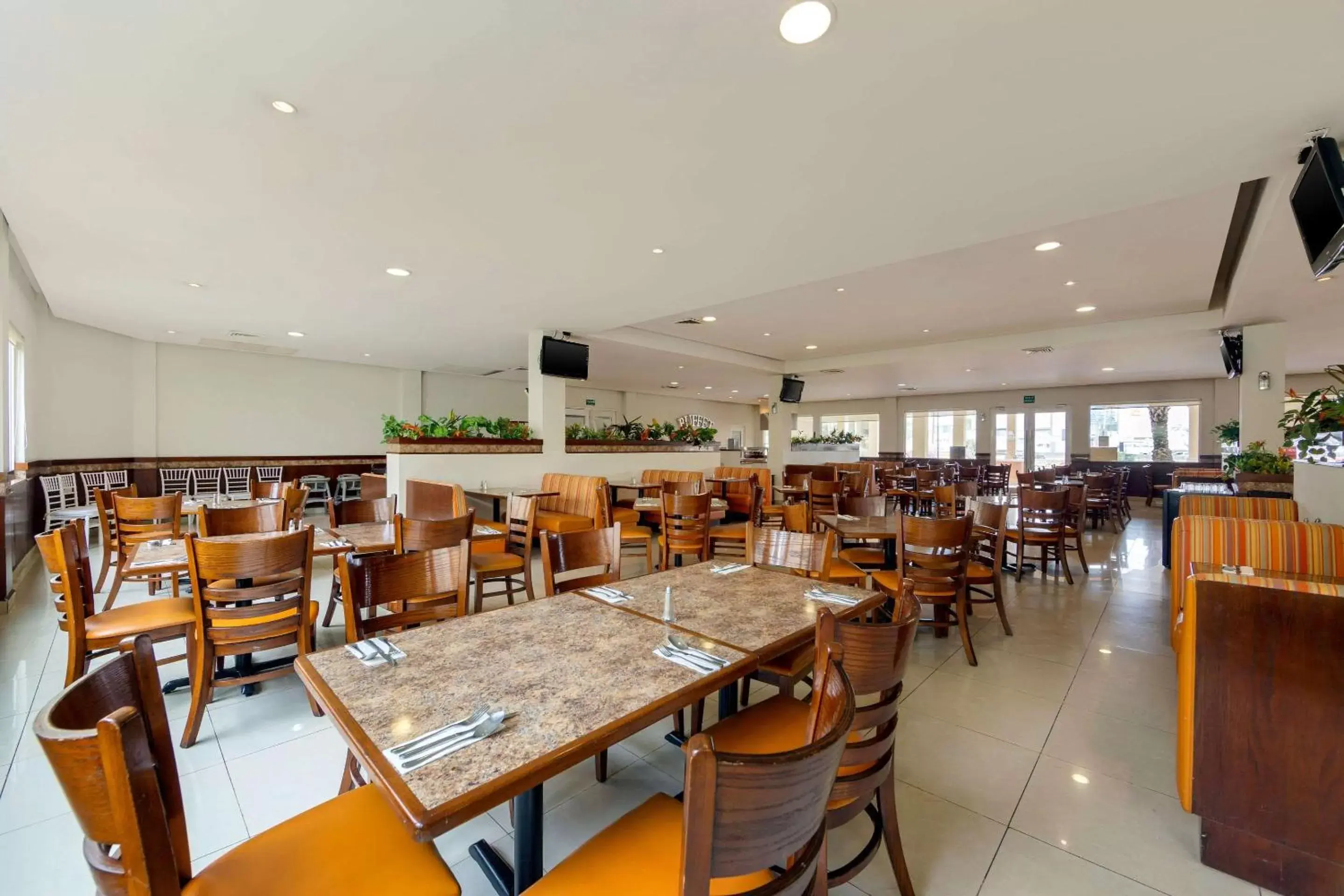 Restaurant/places to eat in Comfort Inn Monterrey Norte Restaurant/places to eat in Comfort Inn Monterrey Norte