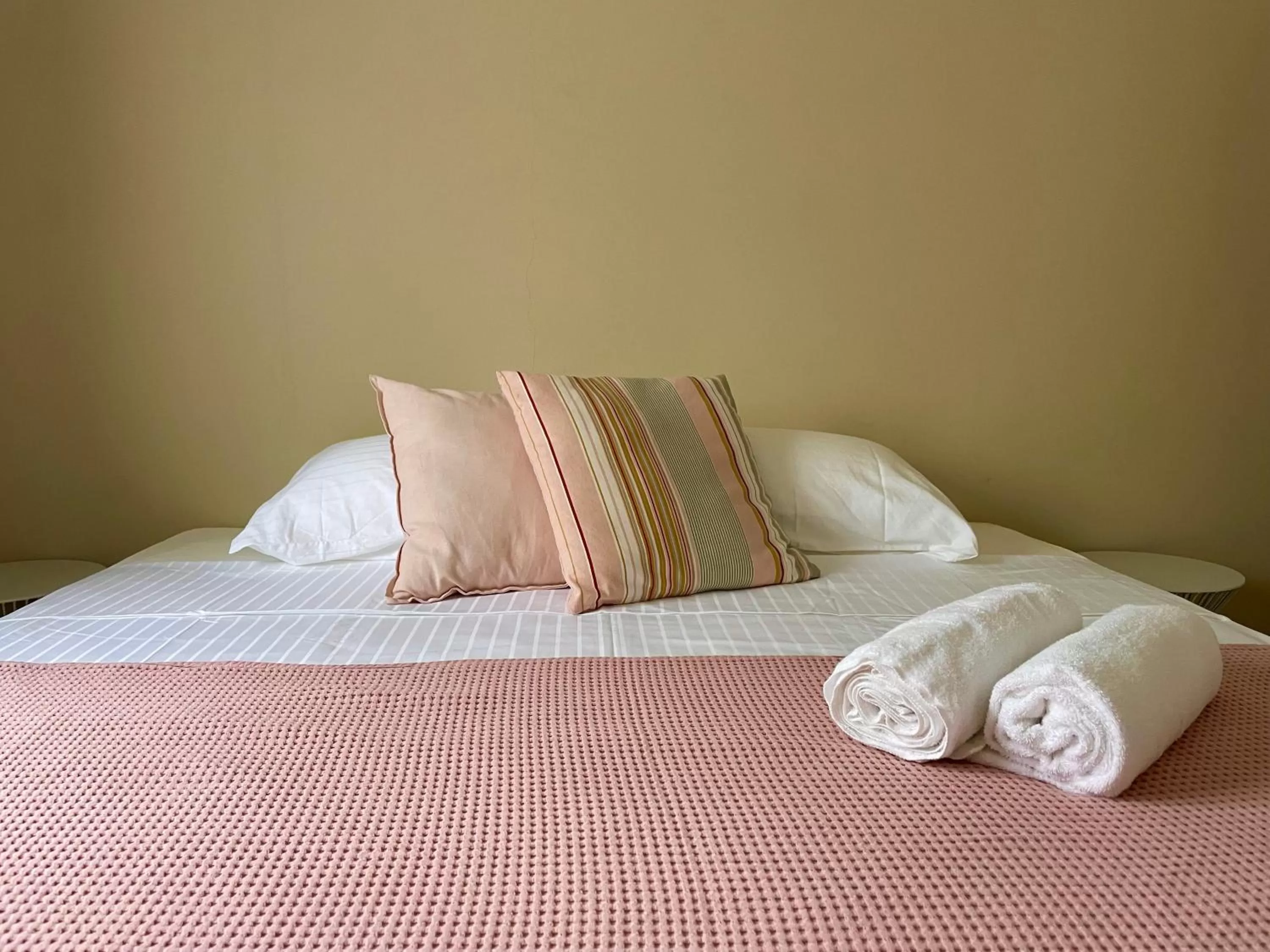 Bedroom, Bed in Montana Eco Resort Aruba