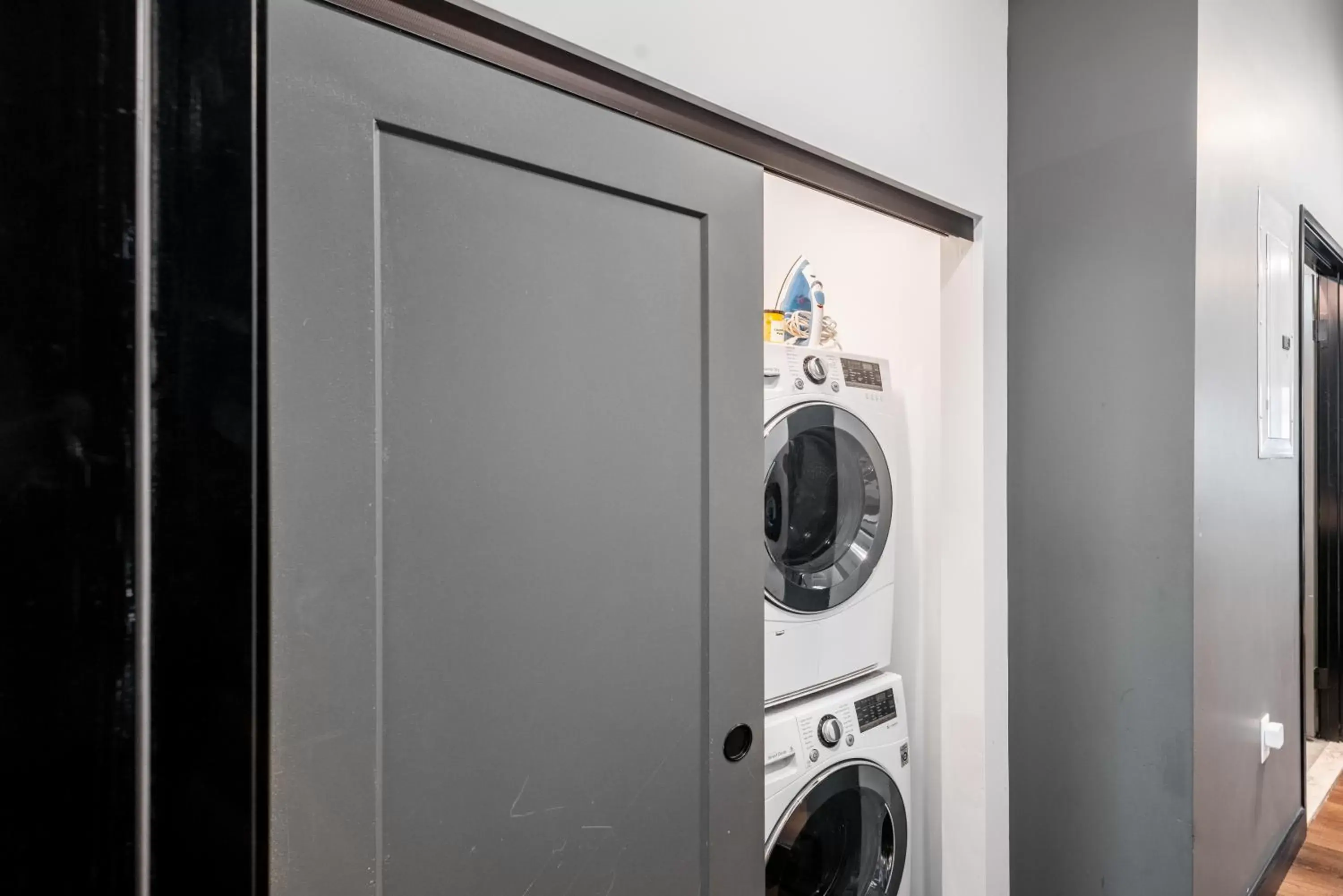 Queen Studio in Mint House Detroit - Times Square Queen Studio in Mint House Detroit - Times Square