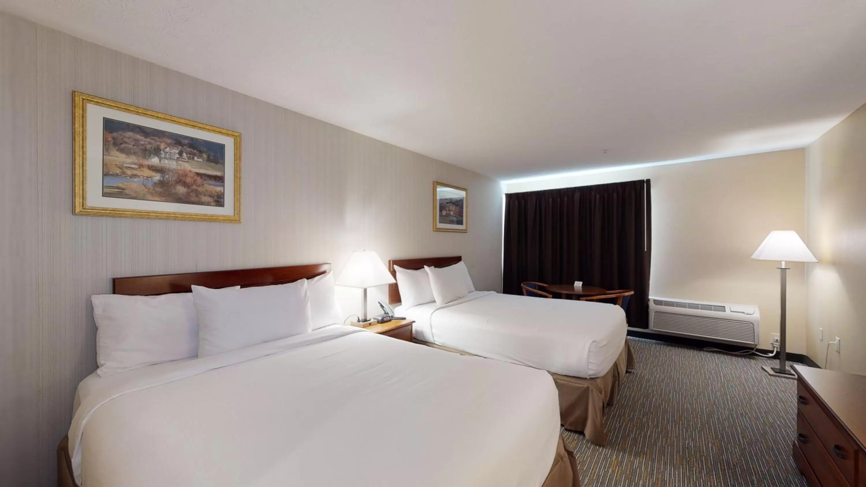 Photo of the whole room, Bed in Ramada by Wyndham Strasburg - Shenandoah Valley