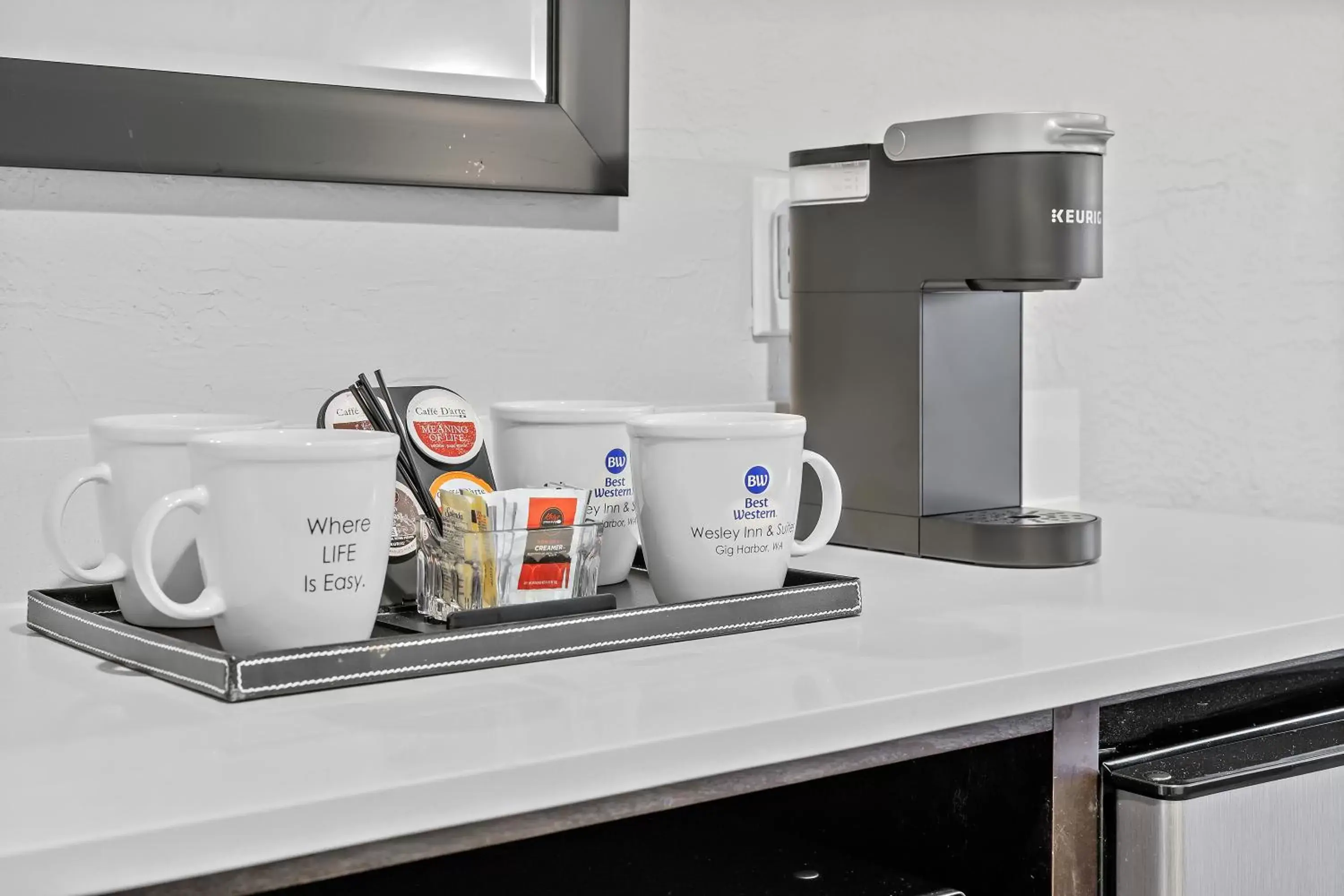 Coffee/tea facilities, Kitchen/Kitchenette in Best Western Wesley Inn & Suites