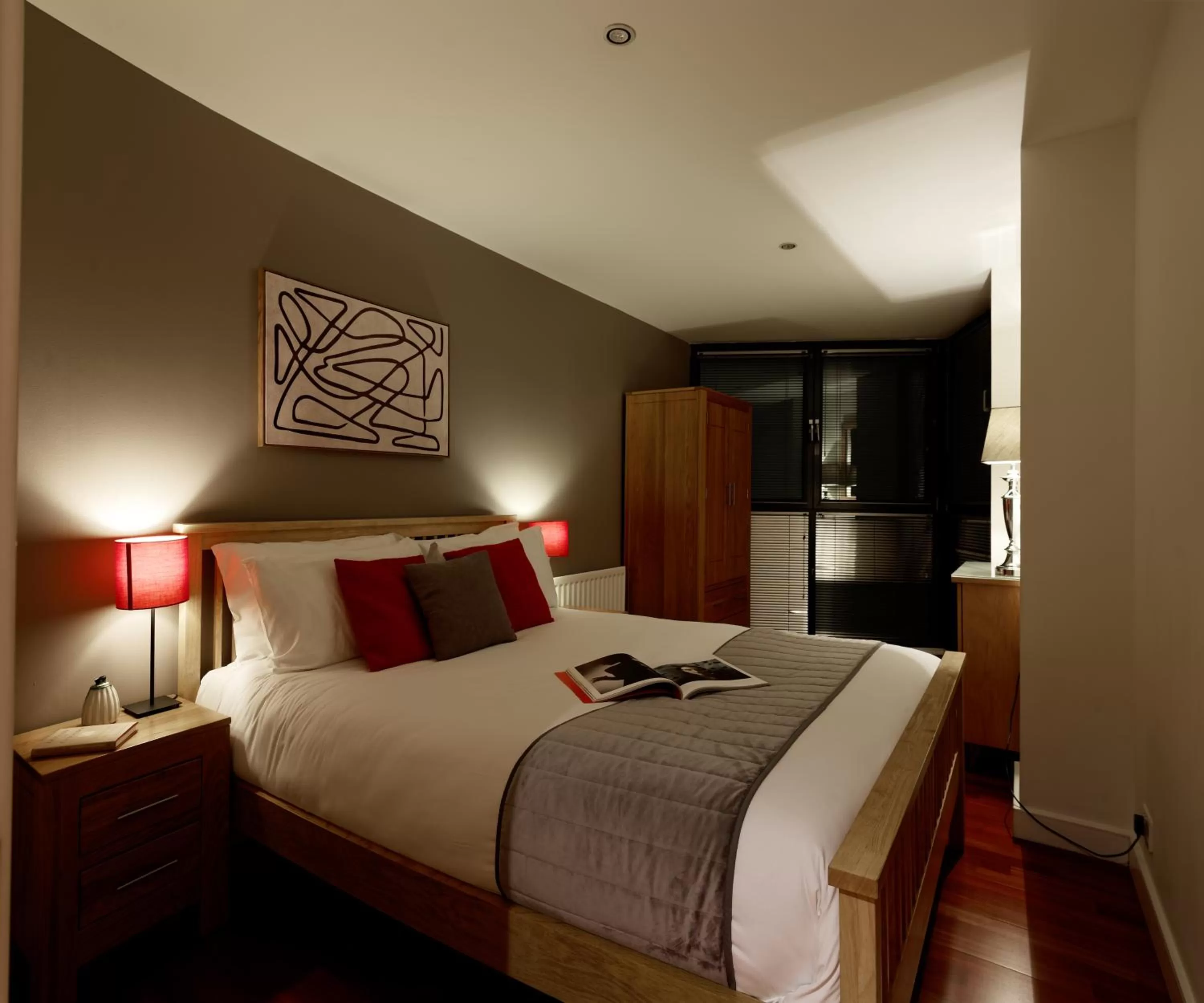 Bedroom, Bed in Farringdon Laceby apartments