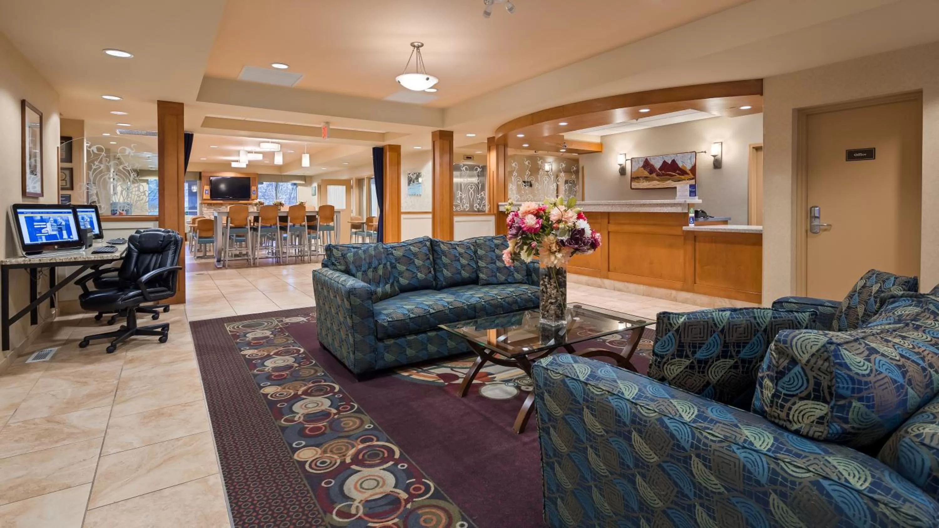 Lobby or reception in Best Western PLUS Chemainus Inn