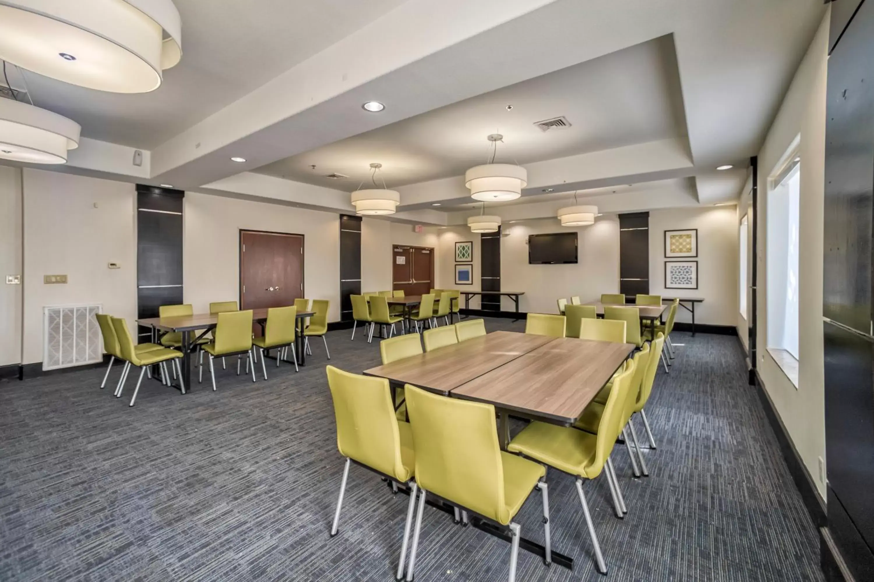 Meeting/conference room, Restaurant/Places to Eat in Holiday Inn Express and Suites Beeville, an IHG Hotel