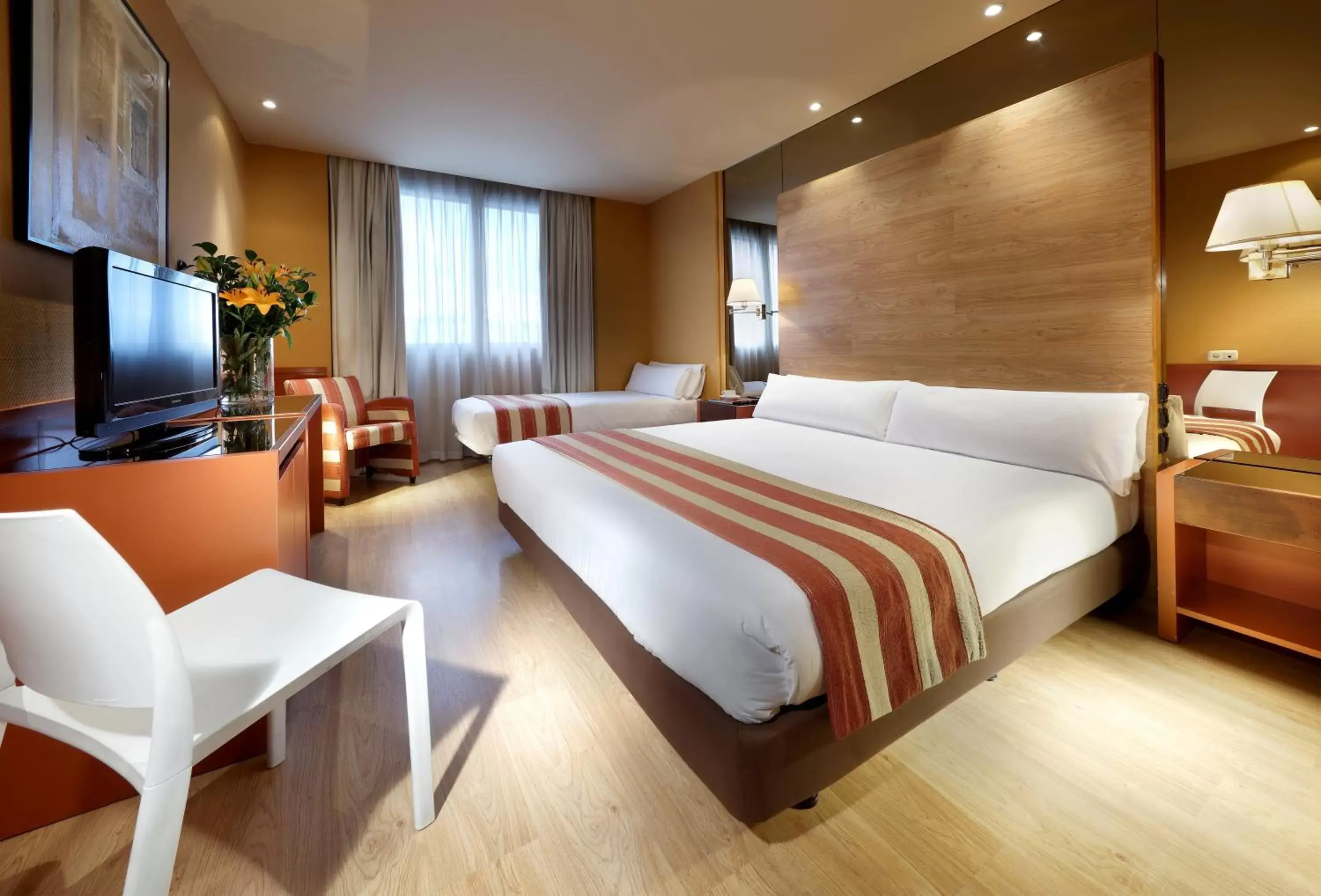 Photo of the whole room, Bed in Crisol Puerta de Burgos