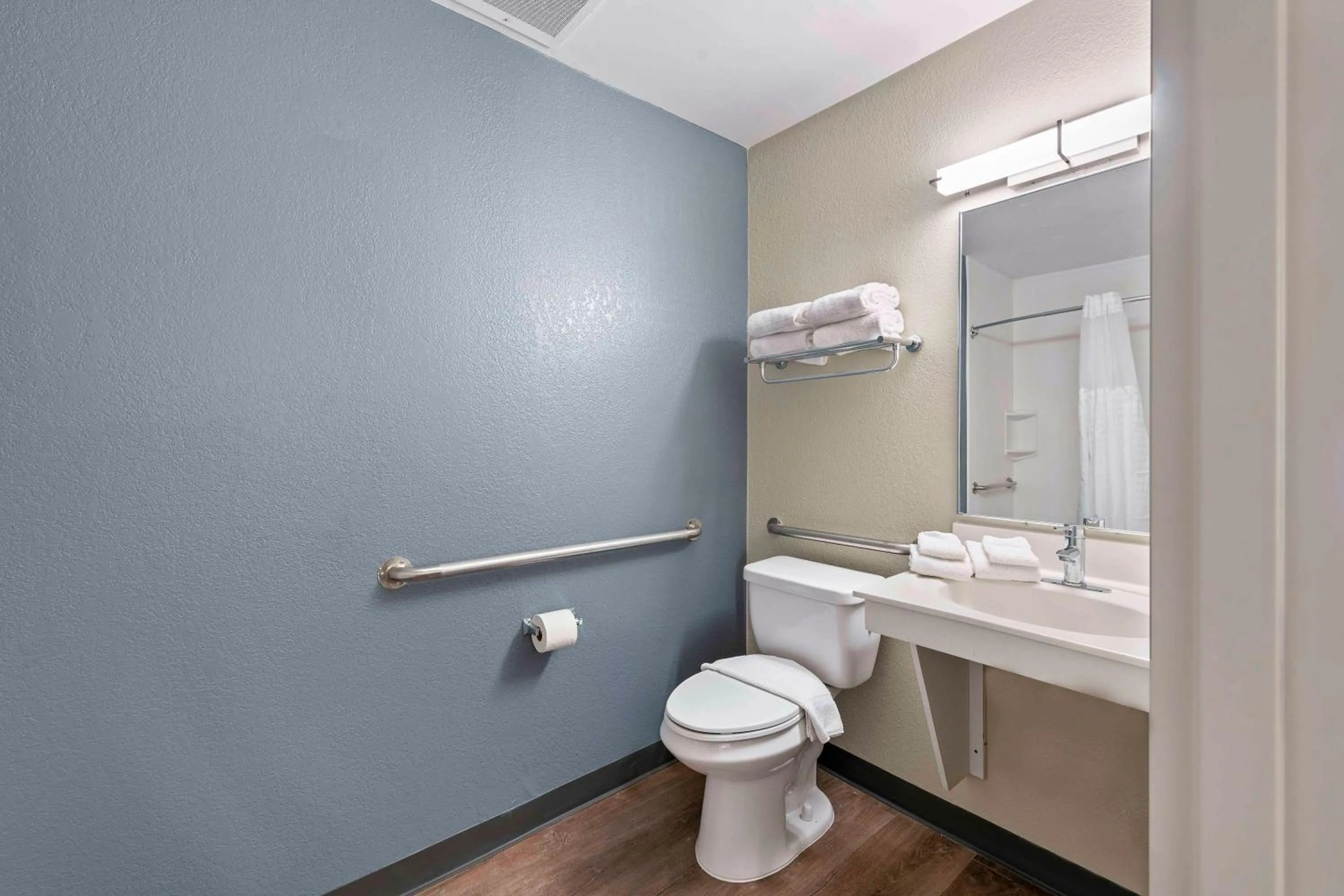 Bathroom in Extended Stay America Suites - Charlotte - University Place