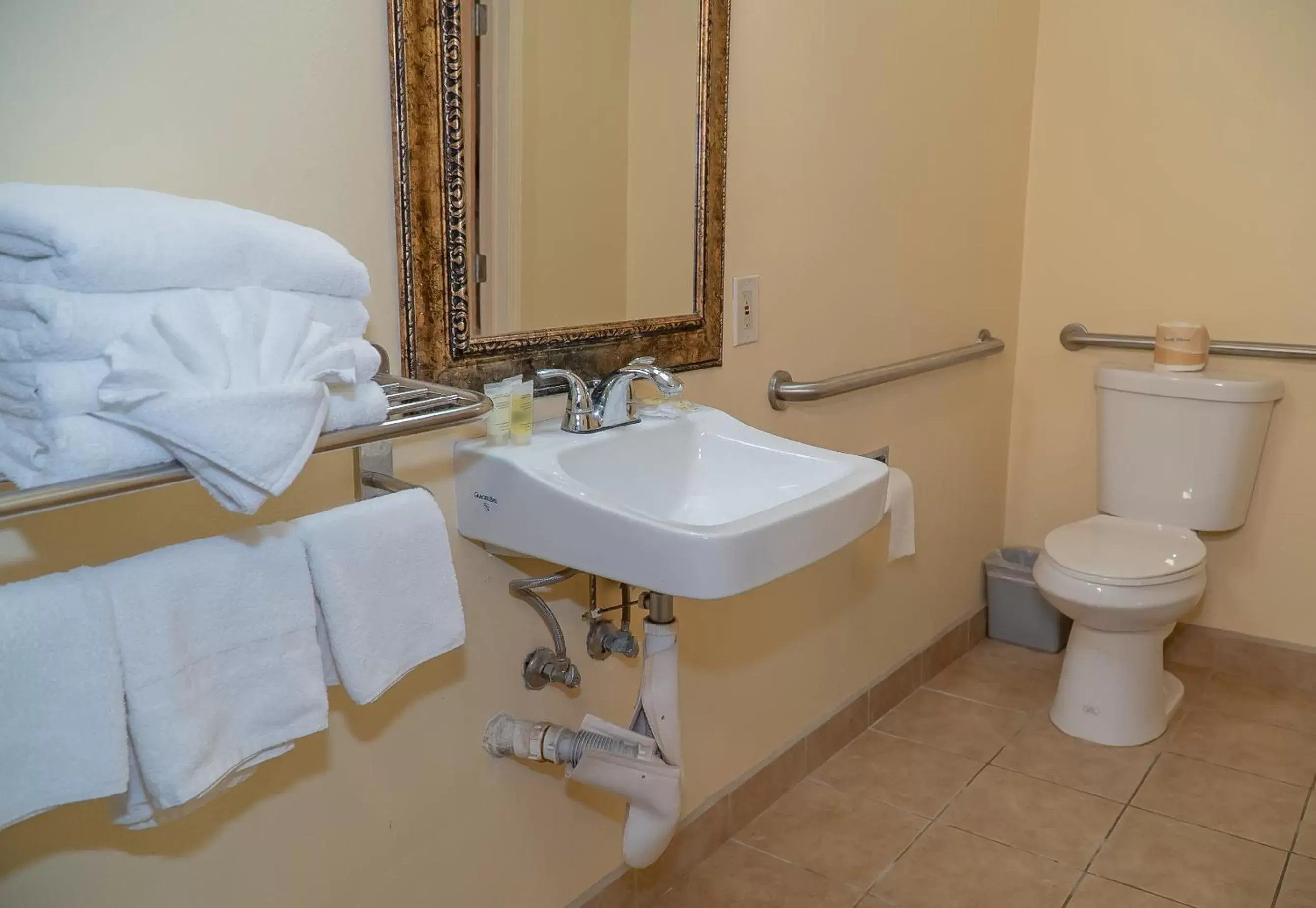 Bathroom in Silver Surf Motel