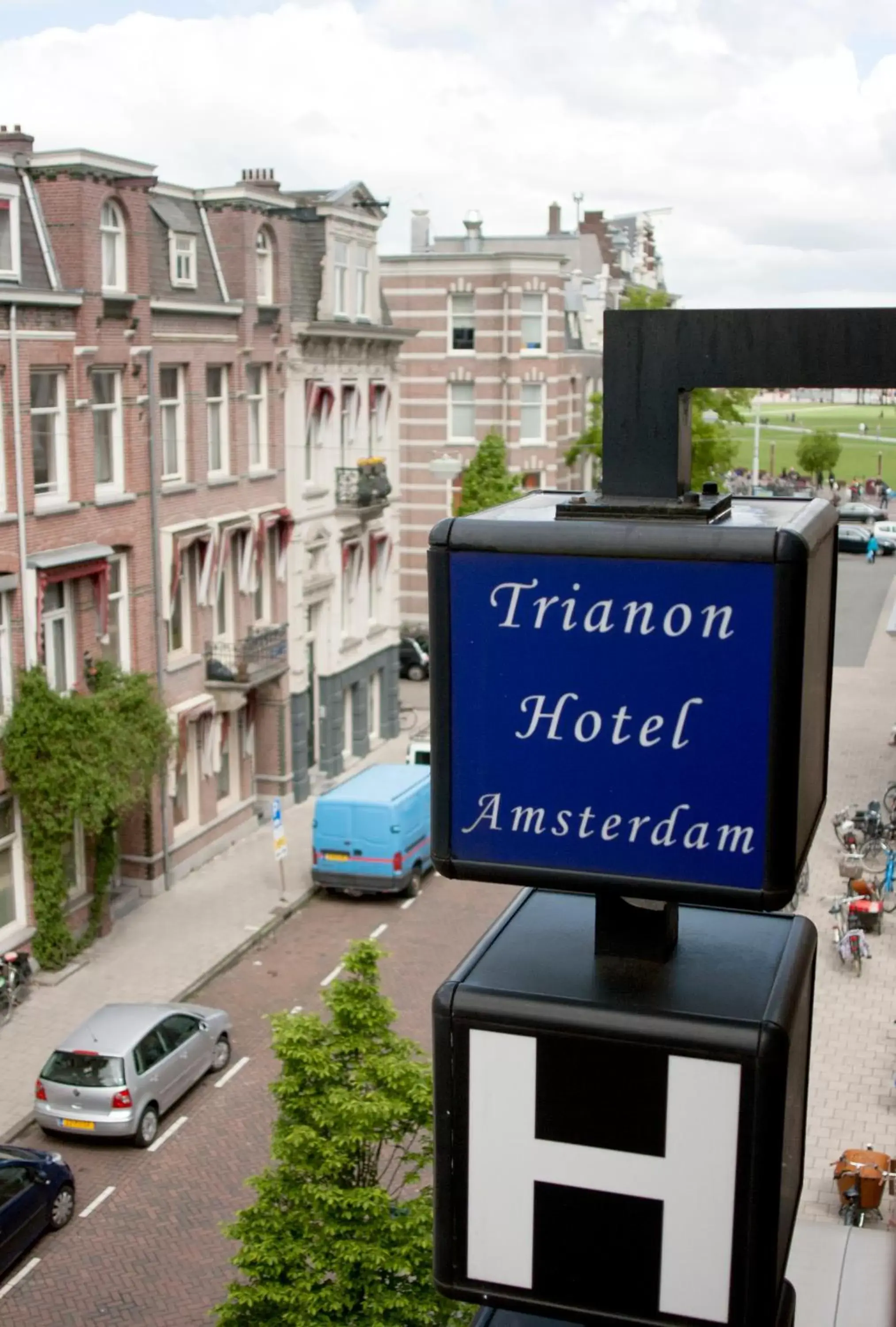 Logo/Certificate/Sign in Budget Trianon Hotel