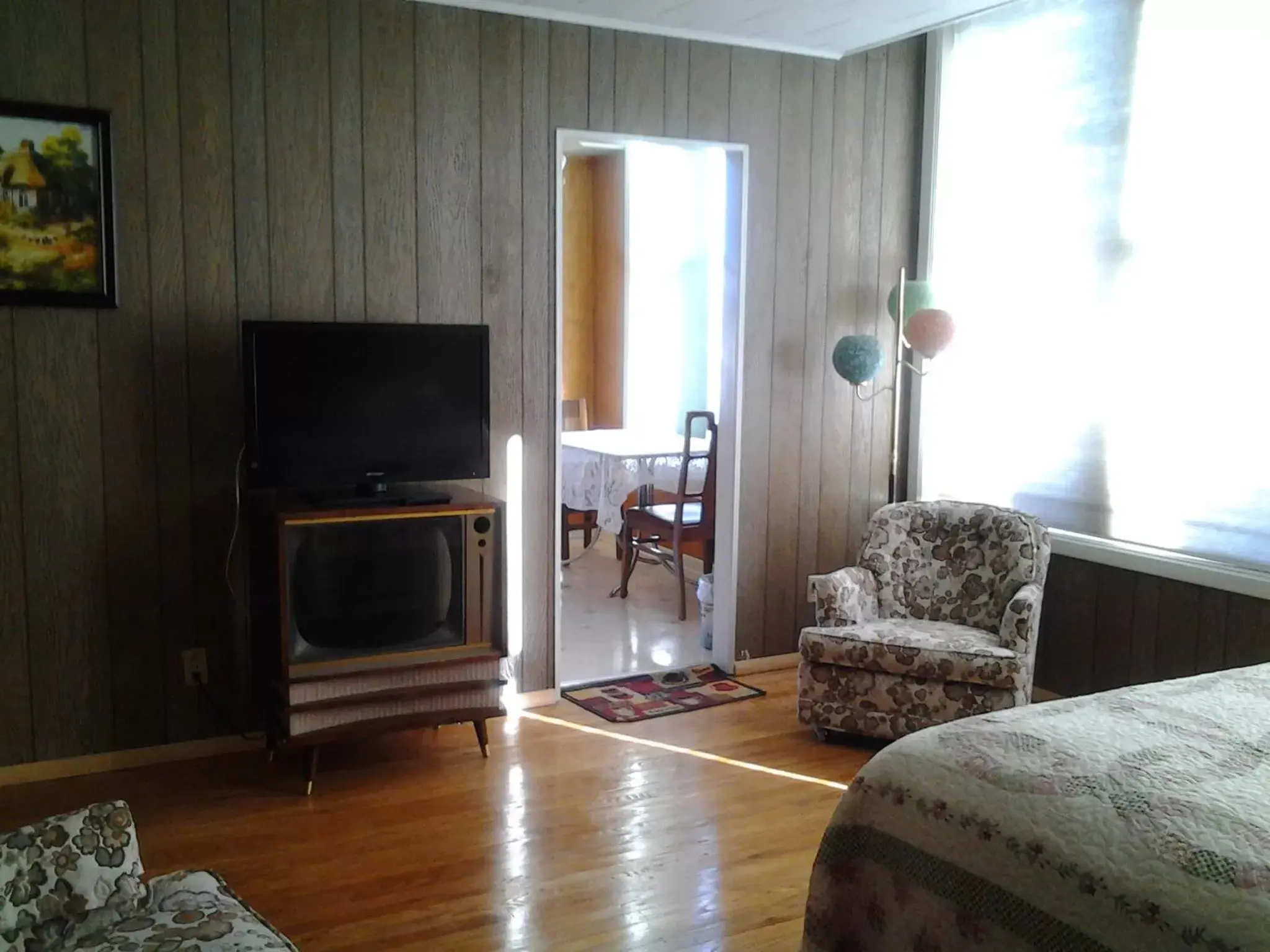 Living room, TV/Entertainment Center in Historic Hotel Greybull