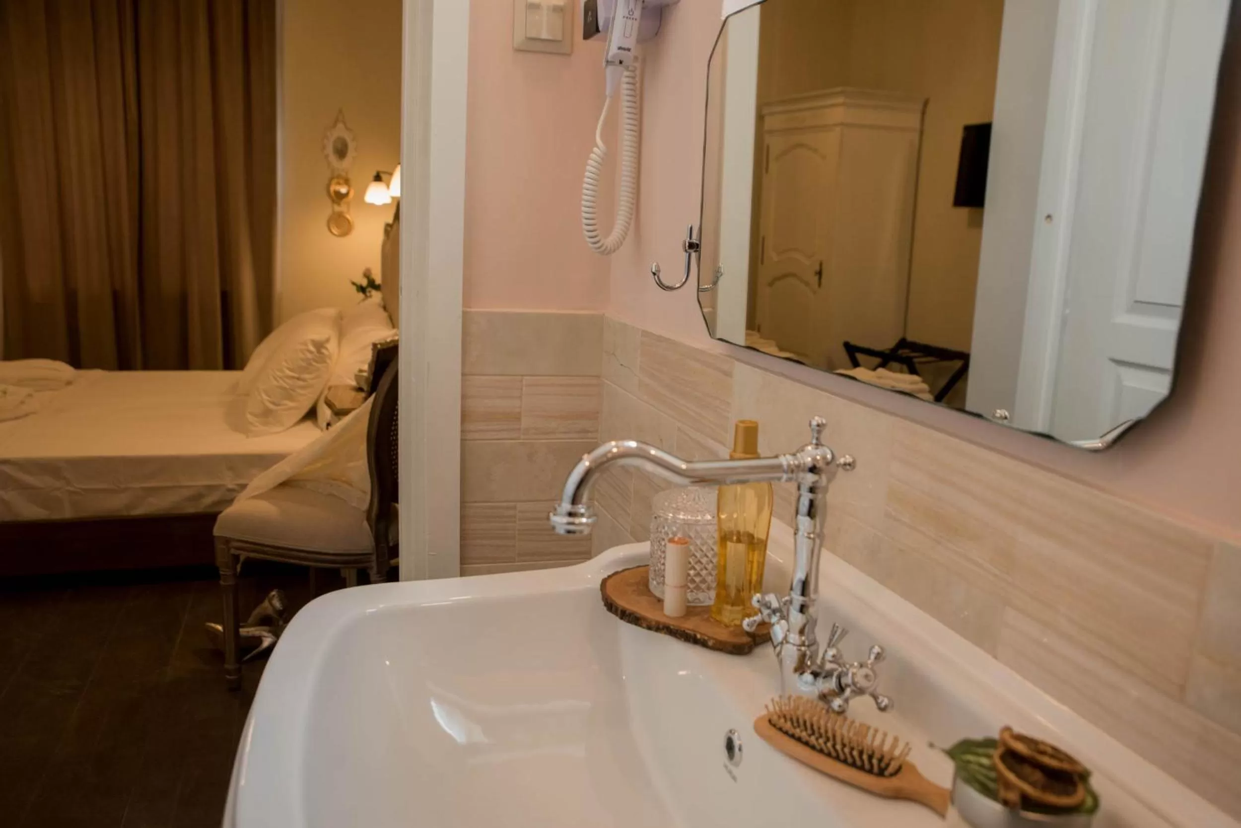 Shower, Bed in Kyria Boutique House