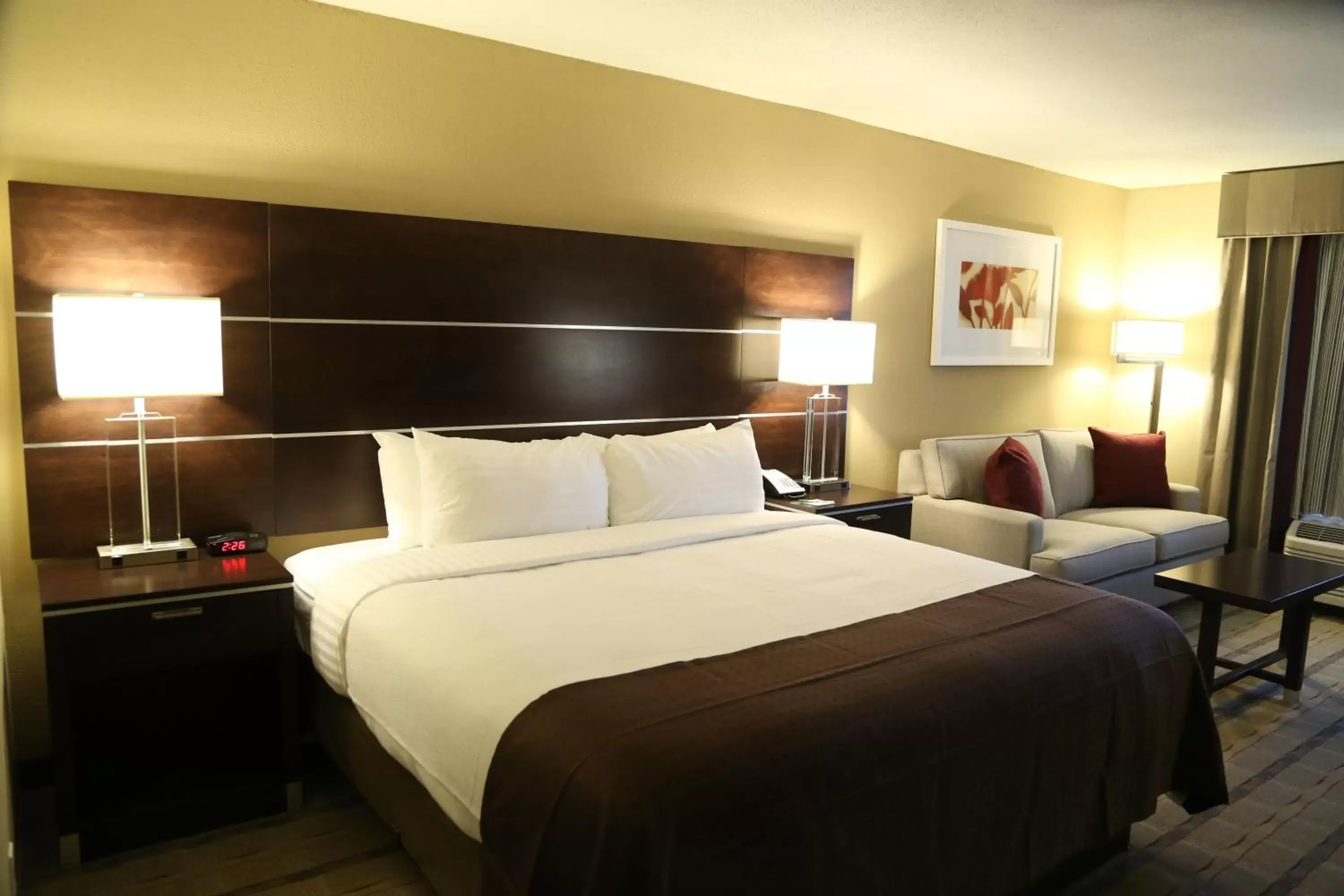 Photo of the whole room, Bed in Holiday Inn Charlotte Airport, an IHG Hotel