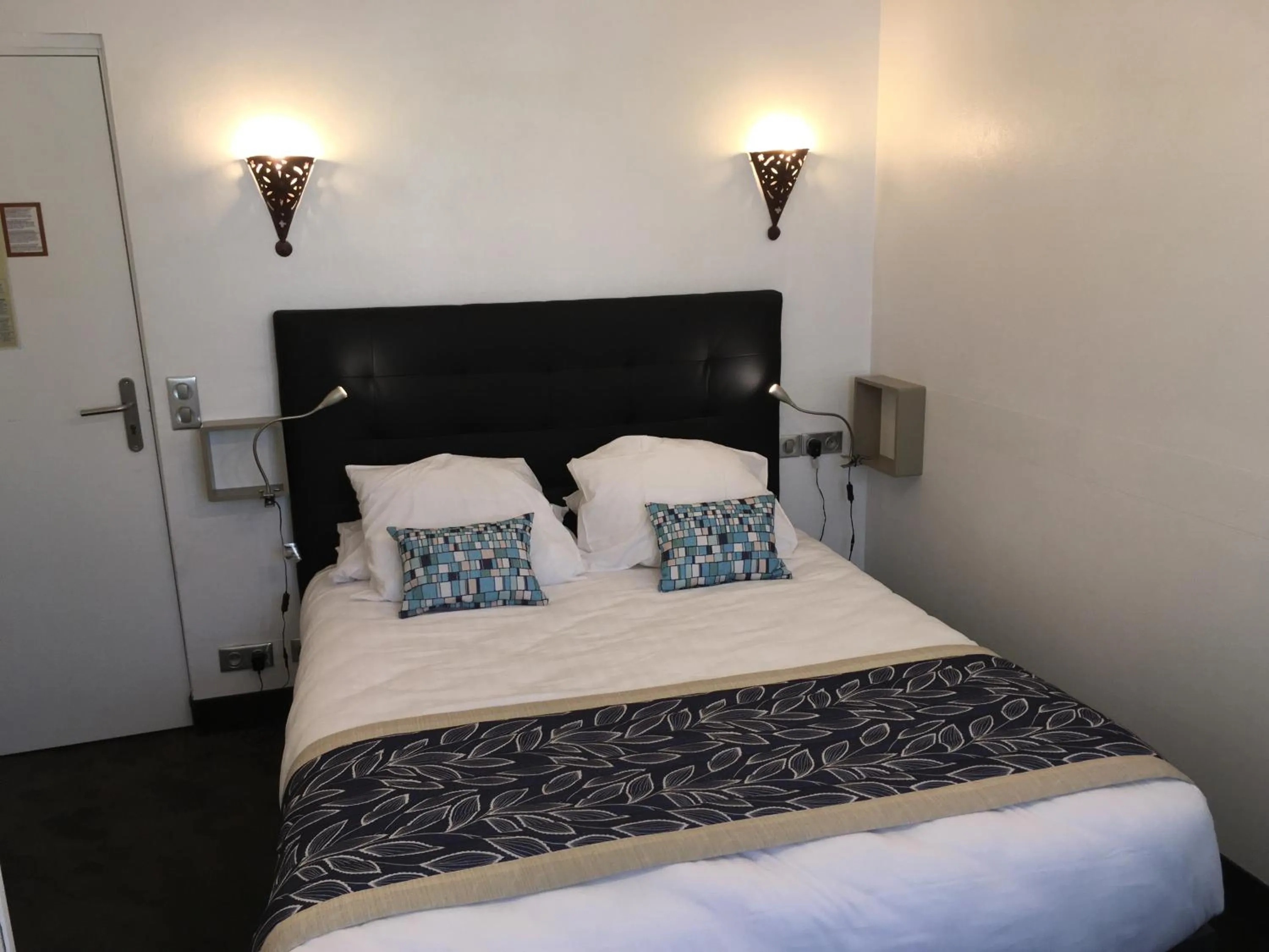 Photo of the whole room in Hotel Cayrons Vence & St Paul de Vence