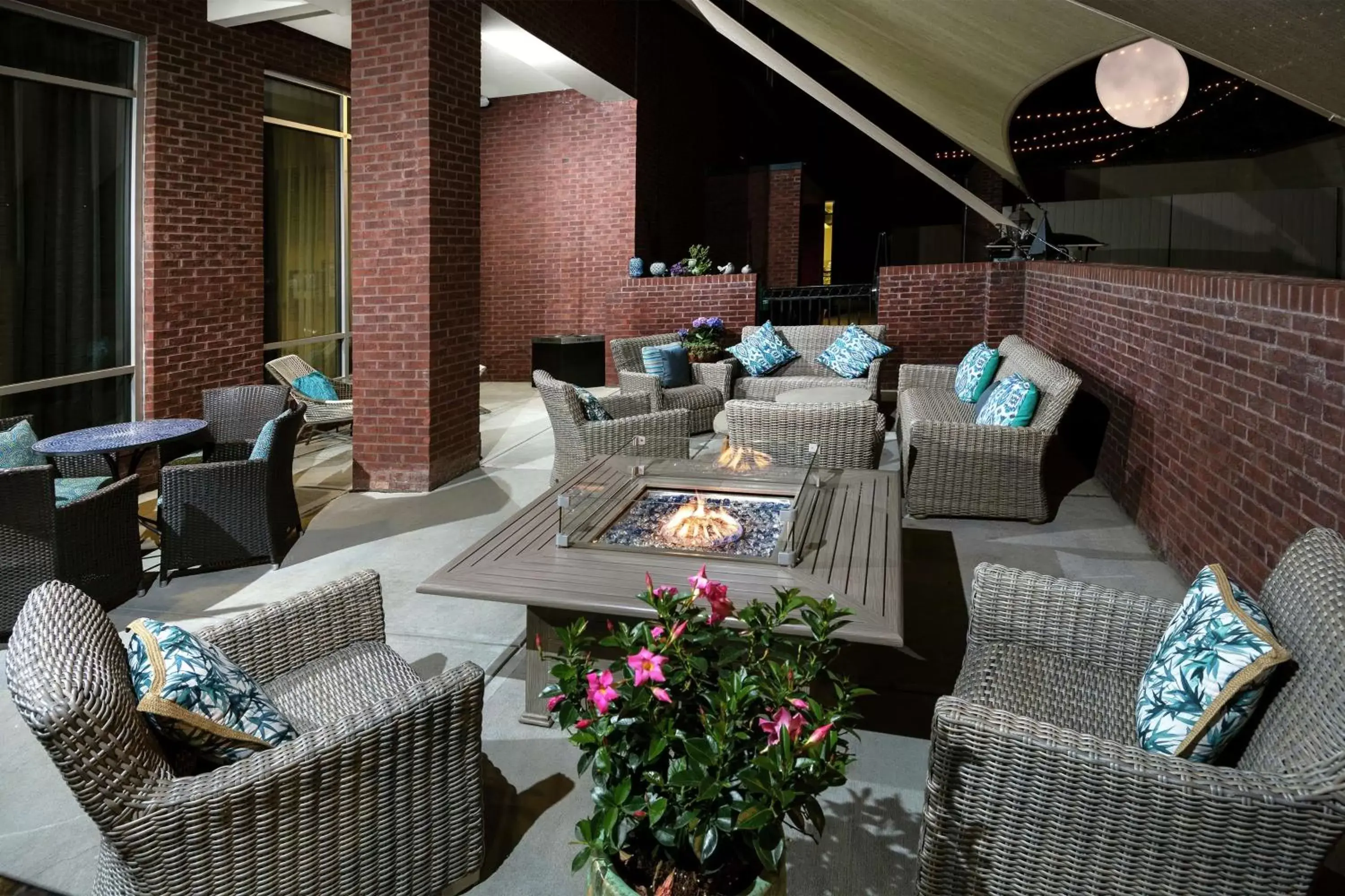 Patio, Restaurant/Places to Eat in Hampton Inn & Suites - Raleigh Downtown