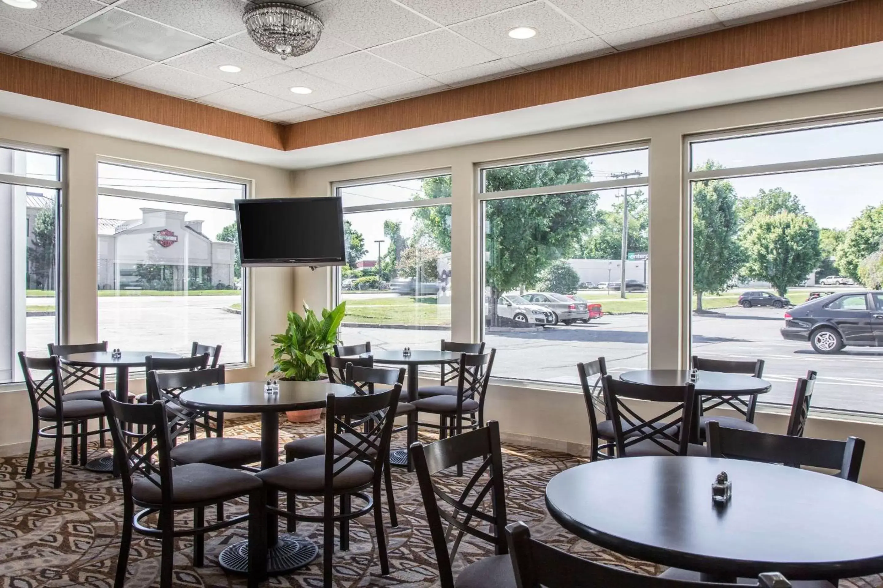 Restaurant/Places to Eat in Quality Inn & Suites Danbury near University